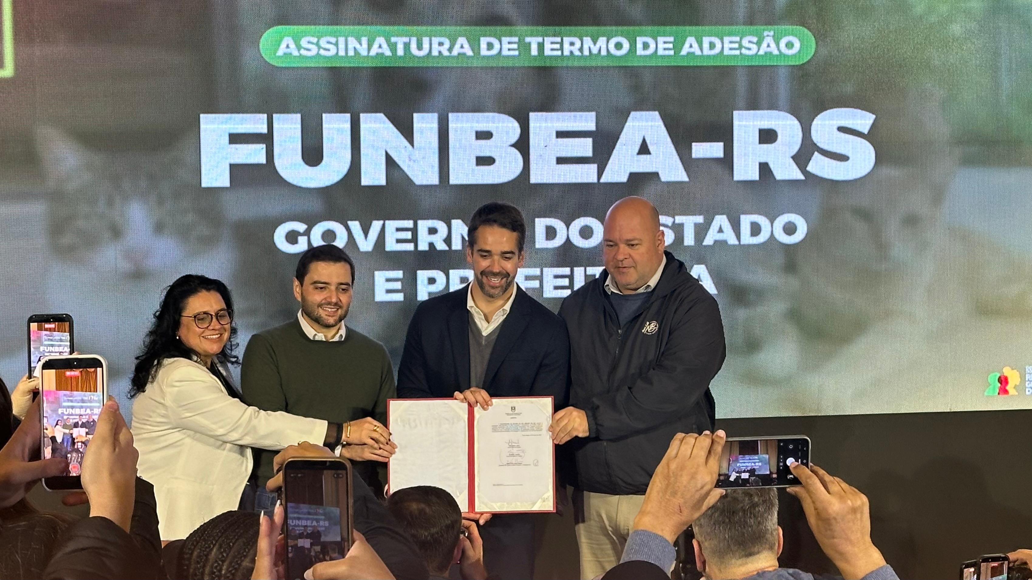 Assintura foi realizada na manh&atilde; de quinta-feira no Piratini