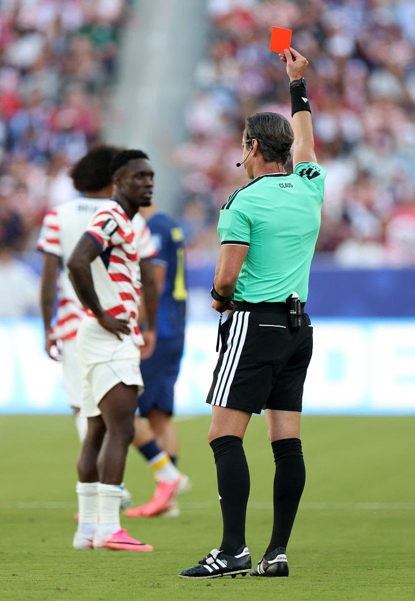 Apesar de expuls&atilde;o contra B&oacute;snia, Balogun jogou diante da B&eacute;lgica