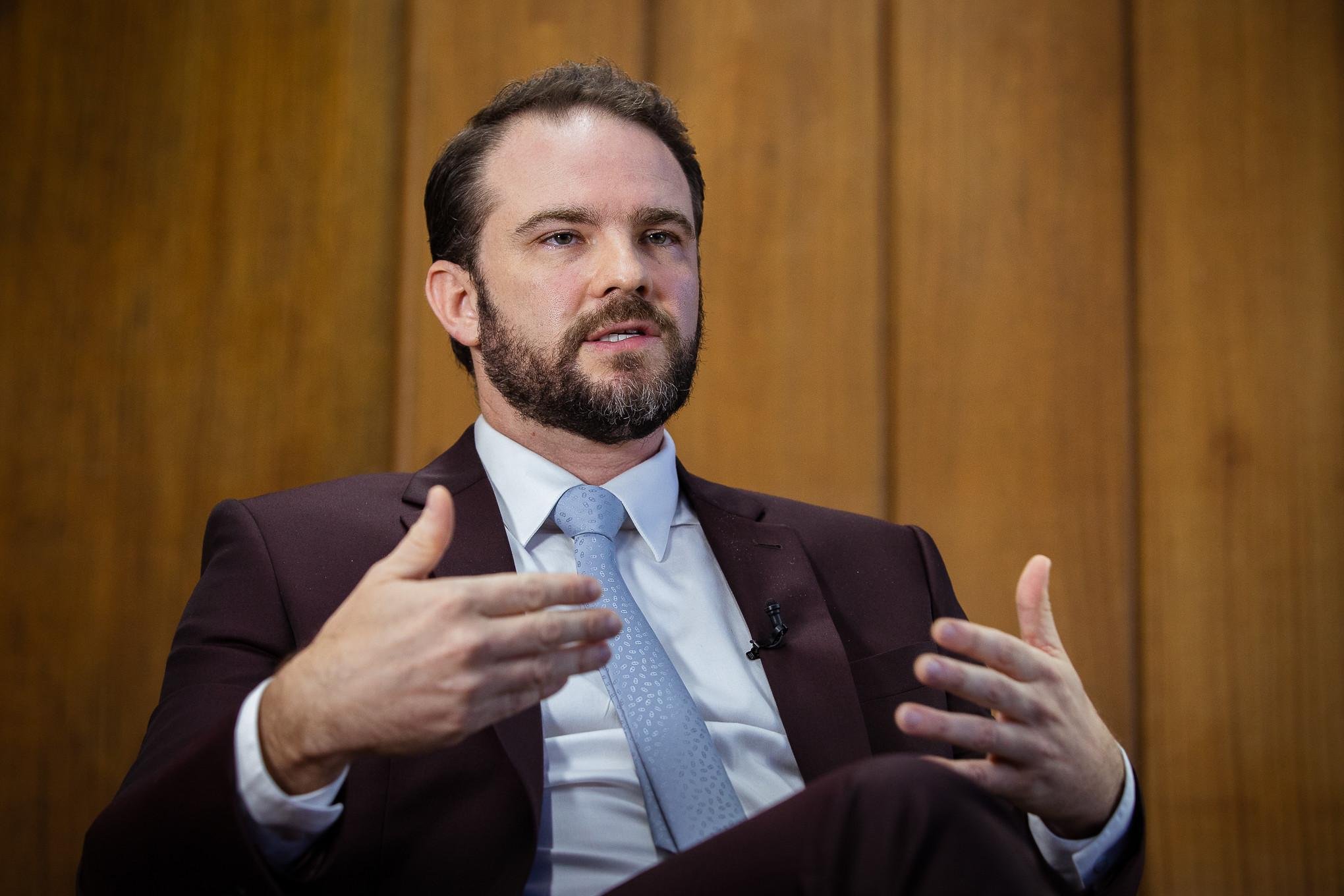 Ministro da Fazenda aponta que taxa&ccedil;&atilde;o &eacute; injustificada e impacta Pa&iacute;s com menor renda per capita
