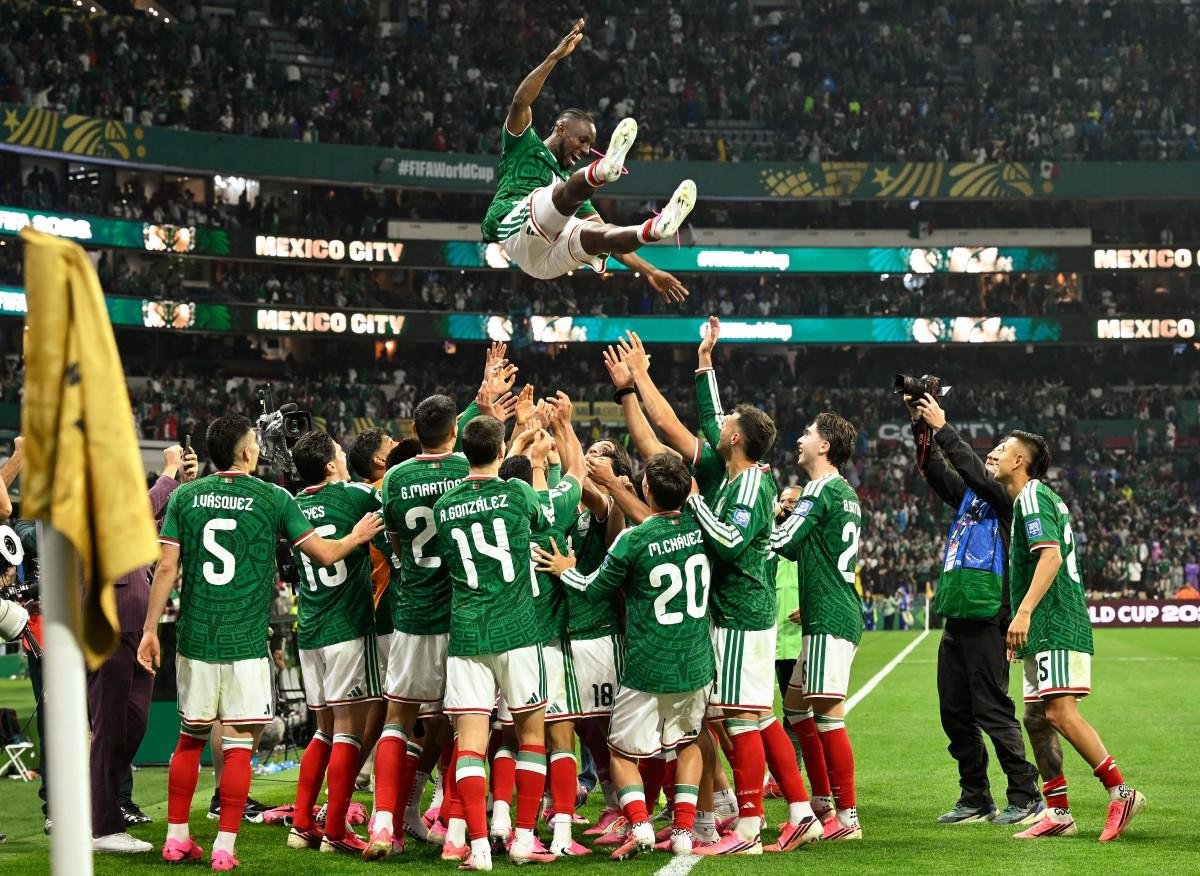 M&eacute;xico venceu os tr&ecirc;s jogos que realizou no Azteca e espera repetir a dose diante dos ingleses