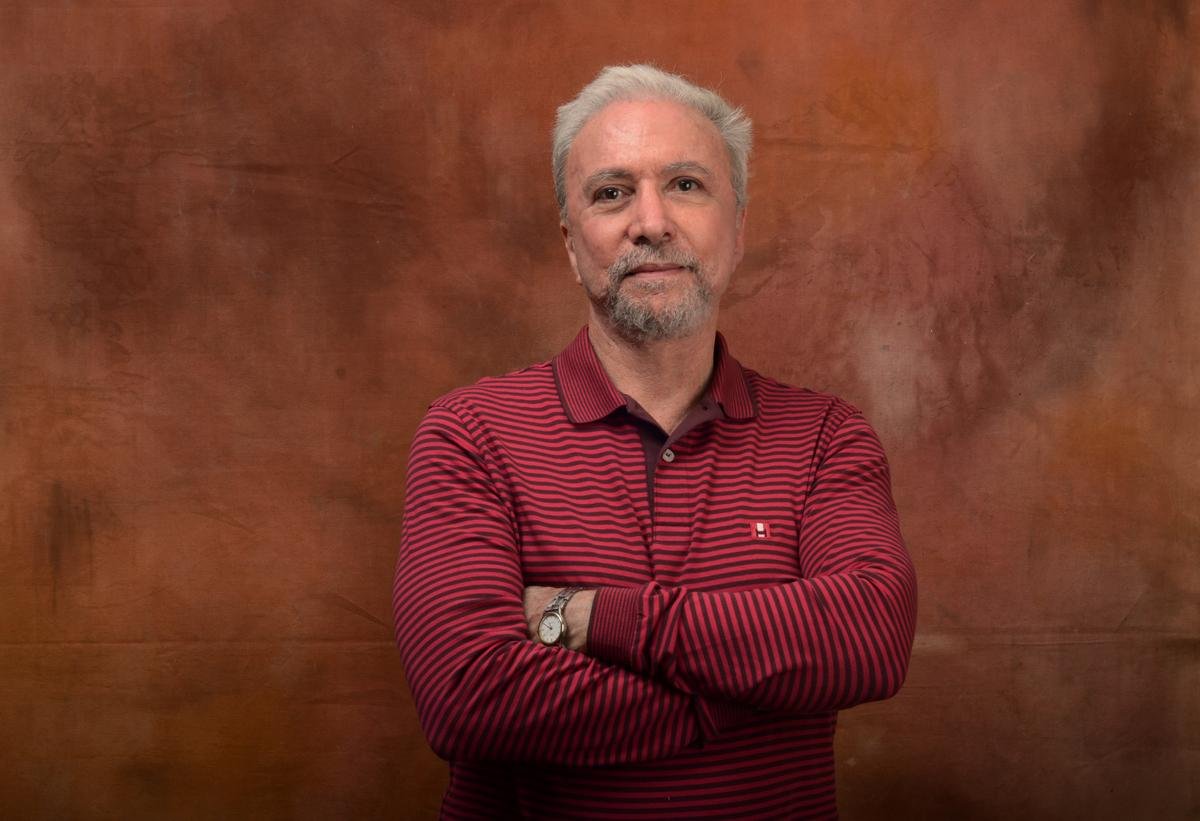 Cr&iacute;tico e poeta Ant&ocirc;nio Carlos Secchin fez sua palestra "Morte e Vida Cabralina" em mar&ccedil;o, no Teatro Olga Reverbel