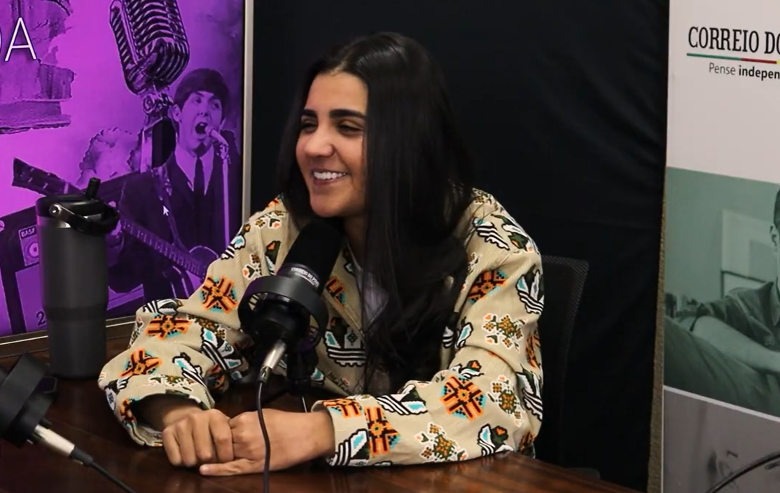 Natural do Guaruj&aacute;, no litoral de S&atilde;o Paulo, Yasmin Santos j&aacute; acumula mais de 2,5 milh&otilde;es de ouvintes mensais no Spotify
