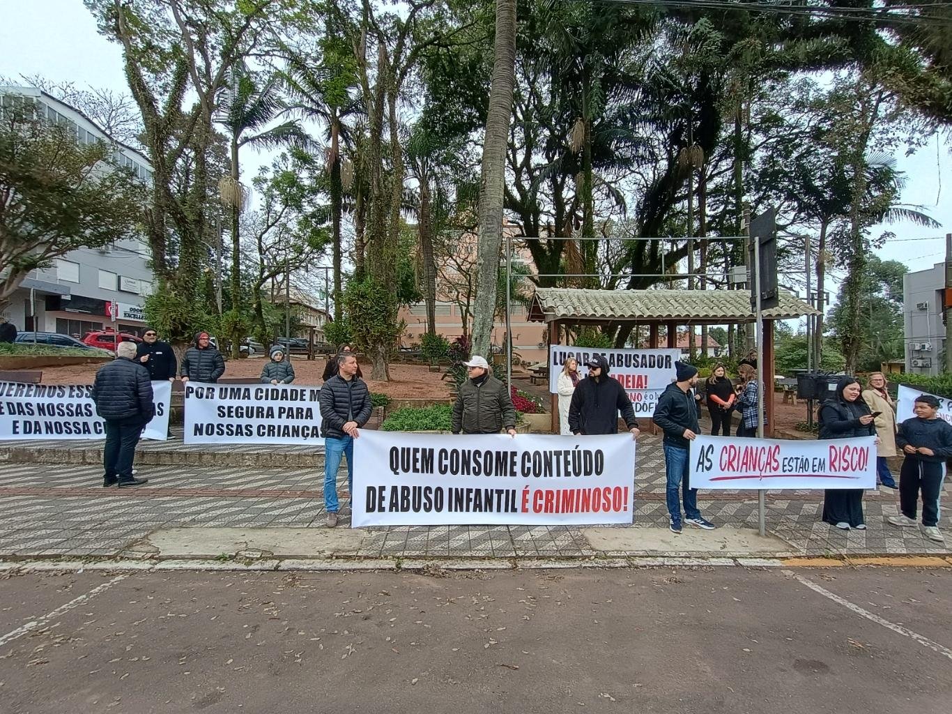 Fam&iacute;lias acreditam que trata-se de um crime de extrema gravidade e muito cruel