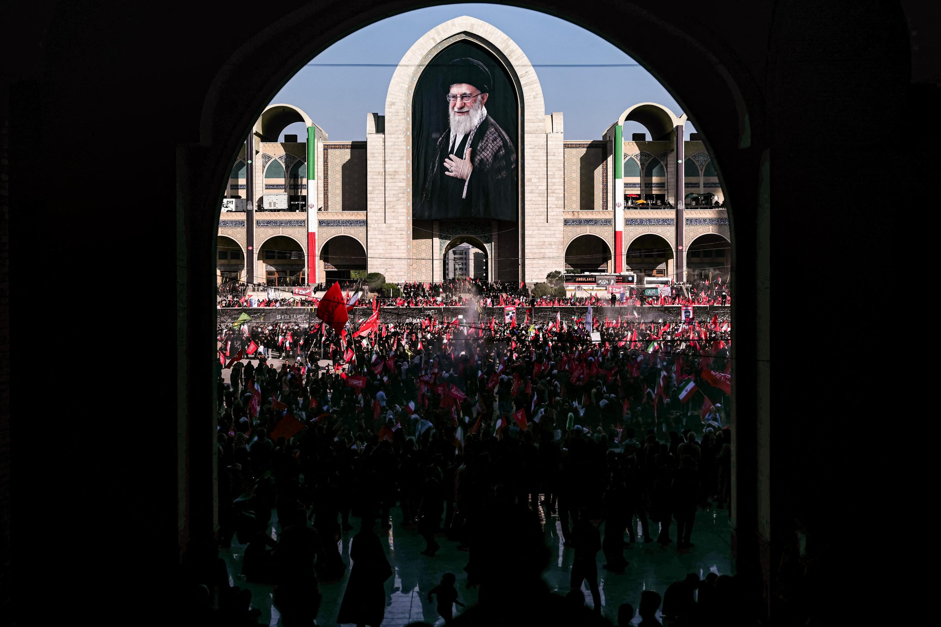 Funeral de Khamenei chega em seu segundo dia