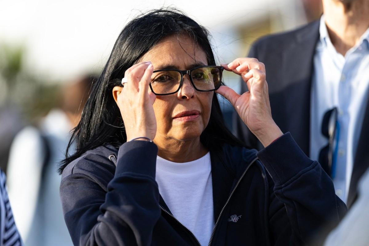 Delegados da presidente interina, Delcy Rodr&iacute;guez, e opositores ter&atilde;o uma primeira rodada presencial de di&aacute;logos nesta semana em Caracas