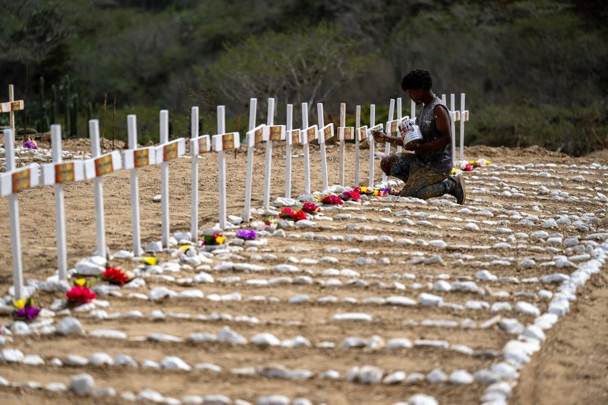 Sepultamentos evidenciam a grave crise p&oacute;s-desastre e a complexa busca por desaparecidos