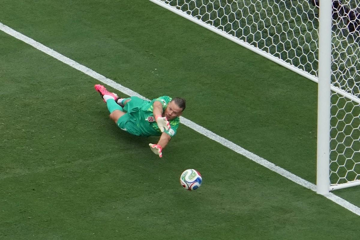 Nyland defendeu o p&ecirc;nalti cobrado por Bruno Guimar&atilde;es