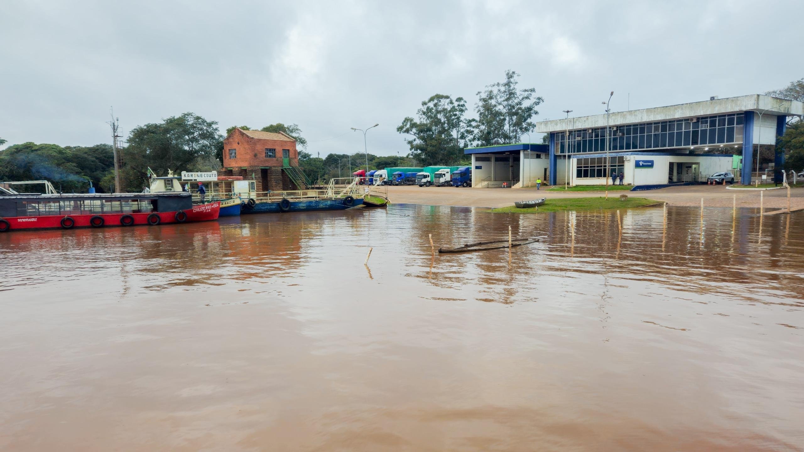 Em Itaqui, no in&iacute;cio da manh&atilde;, o n&iacute;vel estava em 7,79m, permanecendo em cota de alerta