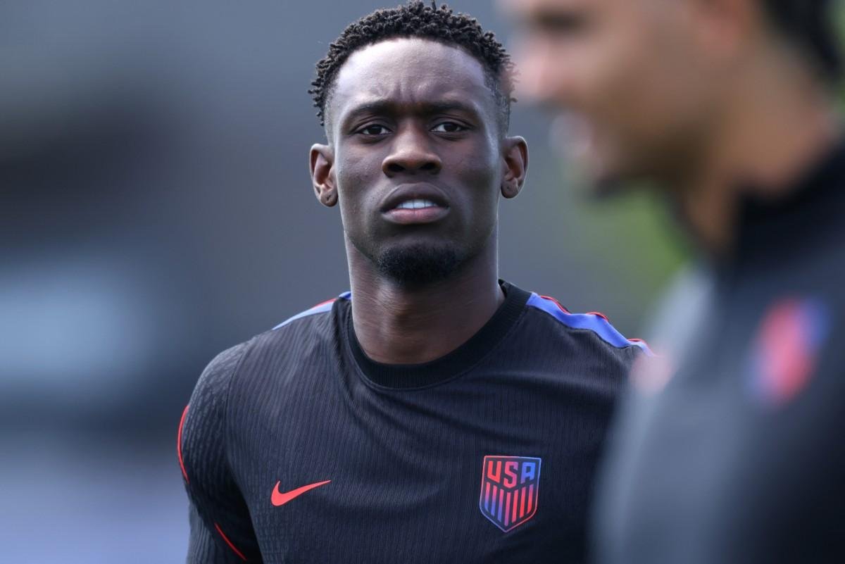 Trump confirmou que pediu ao chefe da Fifa a revis&atilde;o do cart&atilde;o vermelho de Balogun