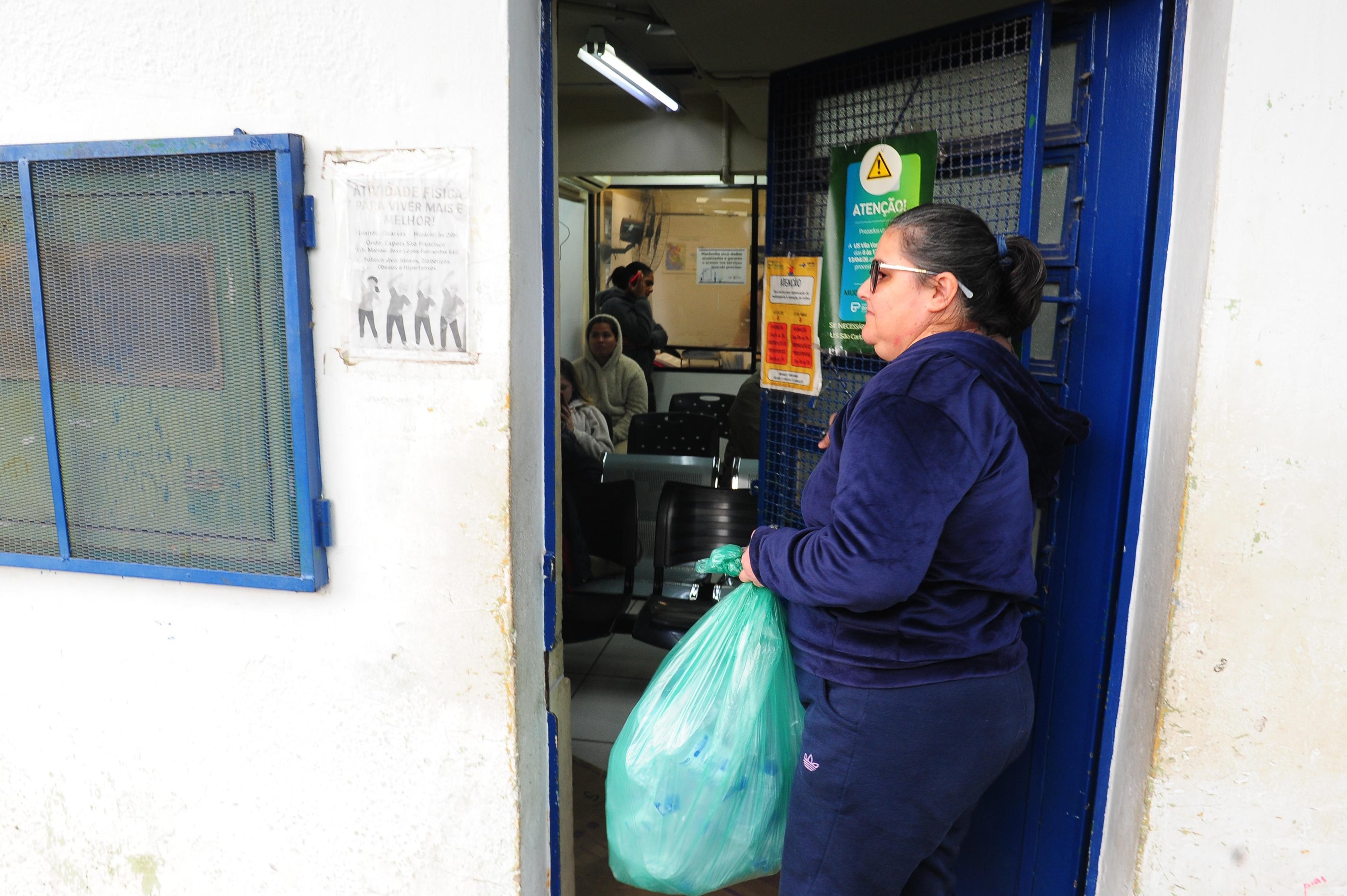 Na US Vila Vargas, usu&aacute;rio do posto de sa&uacute;de relatou ter aguardado 4h para ser atendida nesta segunda-feira; apenas uma m&eacute;dica e uma enfermeira atendiam no local