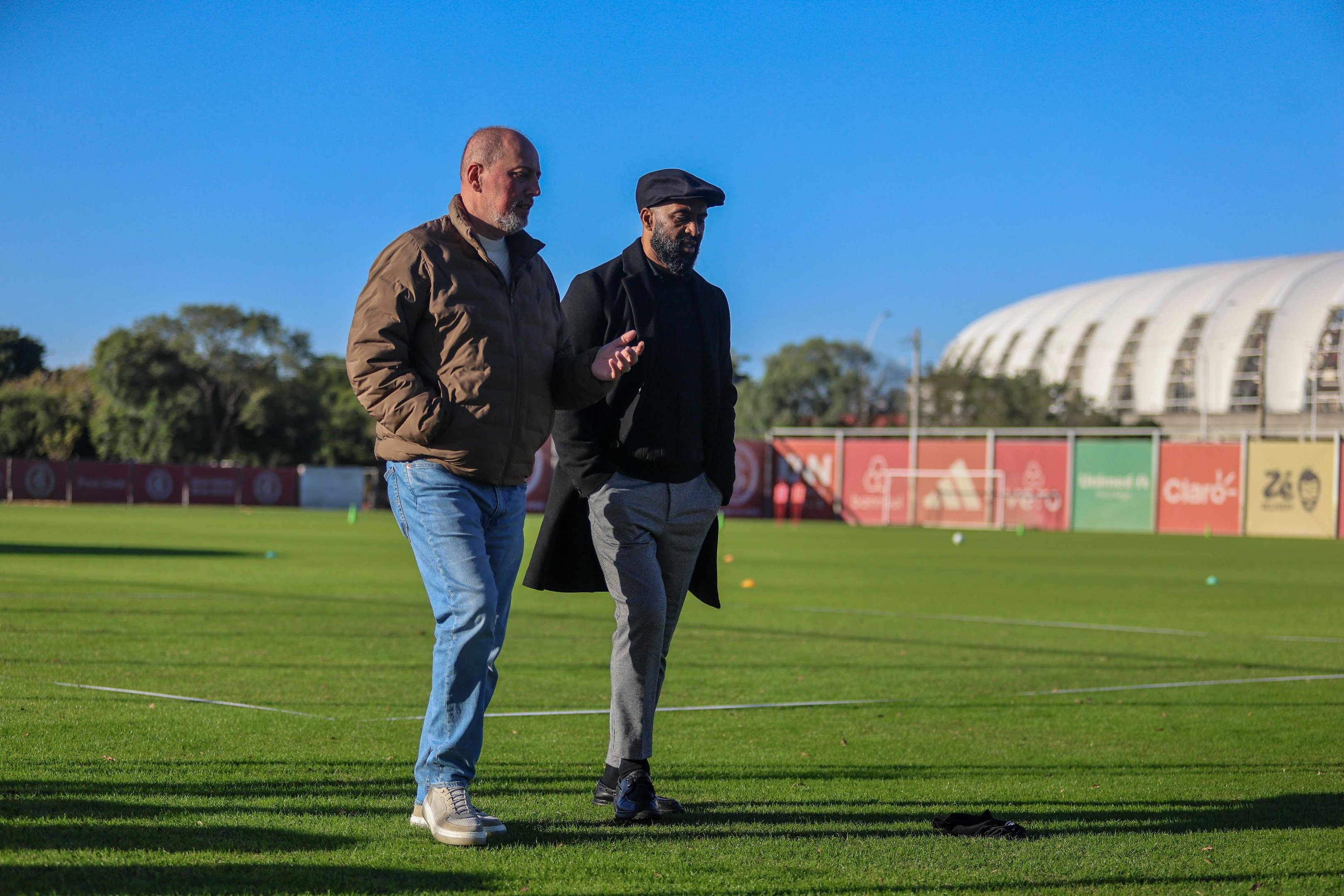 Presidente Alessandro Barcellos e o executivo Fabinho tentam encontrar solu&ccedil;&otilde;es para a crise financeira do clube
