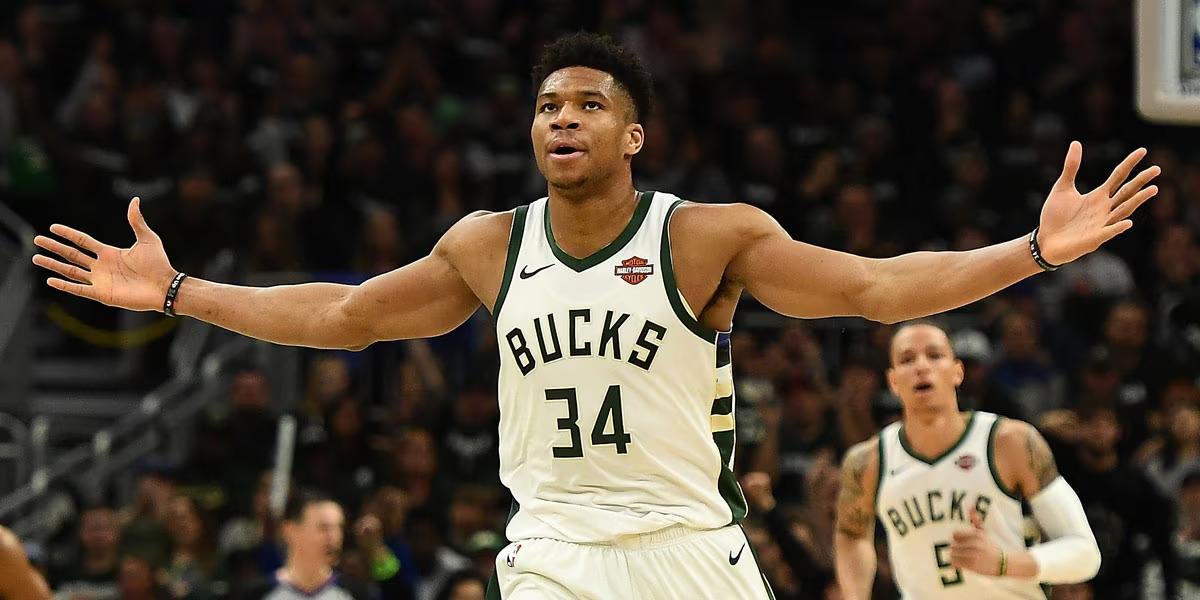 Antetokounmpo e Bobby Portis deixam Milwaukee em troca de cinco jogadores e m&uacute;ltiplas escolhas de Draft