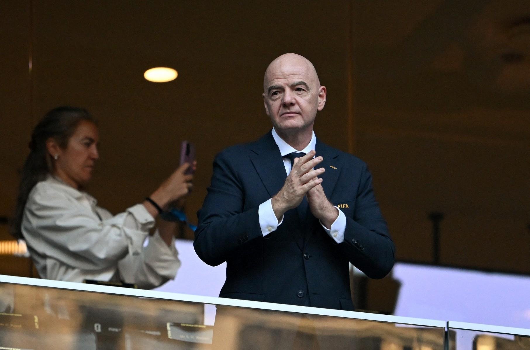 Presidente da Fifa n&atilde;o ter&aacute; mais a chance de entregar o t&iacute;tulo de campe&atilde;o a Trump