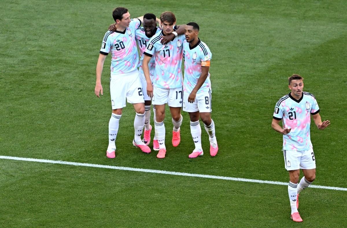 Youri Tielemans (bermuda 8, &agrave; direita) comentou o caso Balogun ap&oacute;s a vit&oacute;ria sobre os Estados Unidos