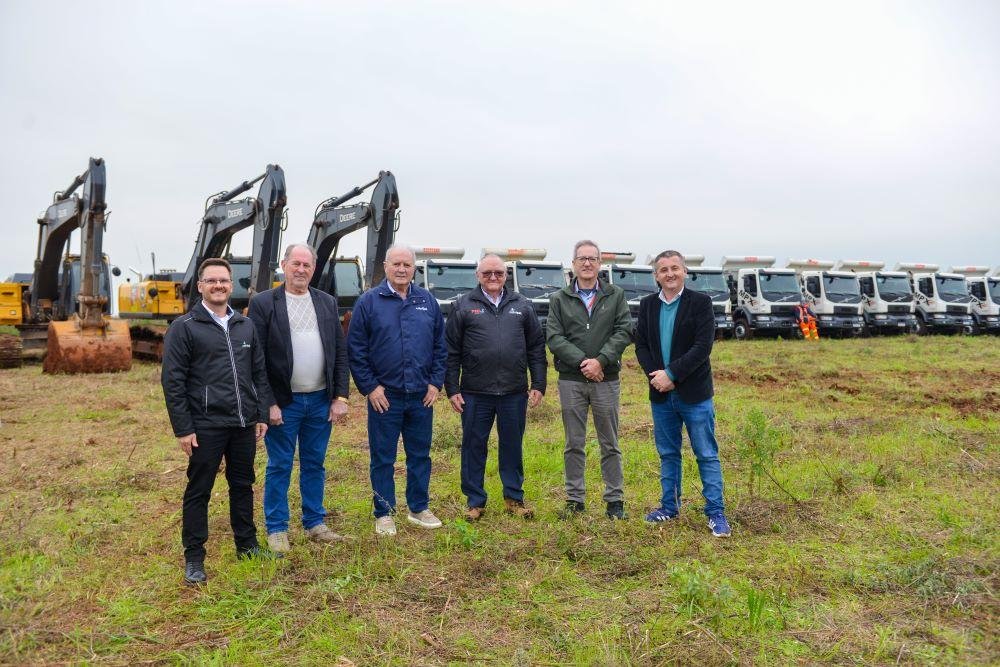 Evento de in&iacute;cio da obra reuniu autoridades e dirigentes das cooperativas envolvidas no projeto