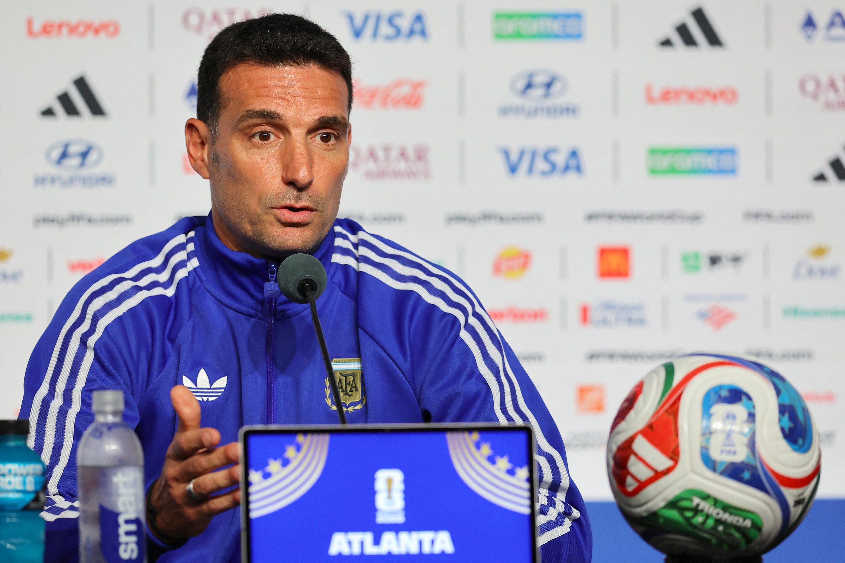 Scaloni n&atilde;o se esquivou quando questionado sobre a queda brasileira