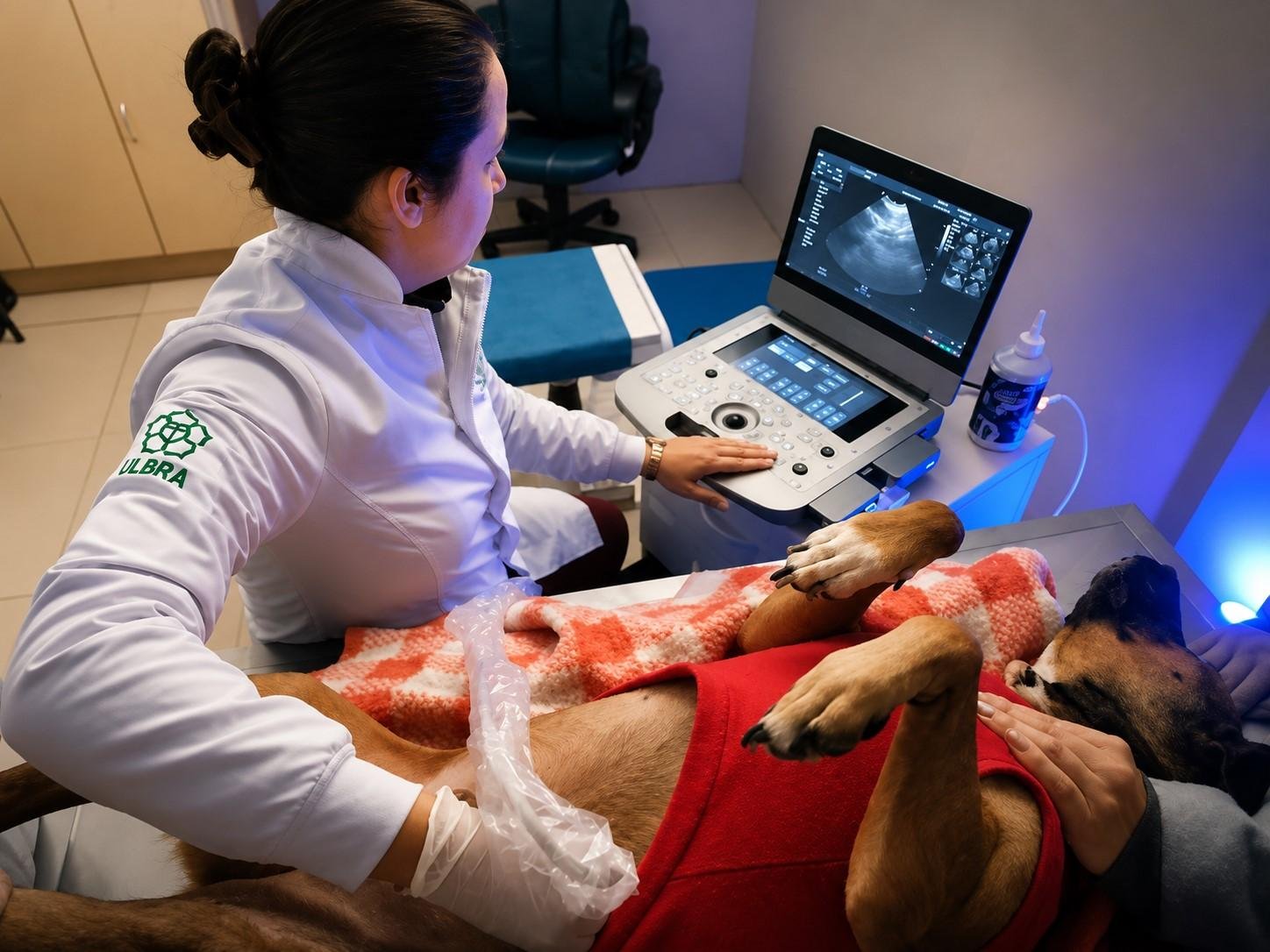 Setor de Diagn&oacute;stico por Imagem recebeu um ultrassom port&aacute;til, cuja mobilidade amplia a capacidade de atendimento em diferentes setores do hospital