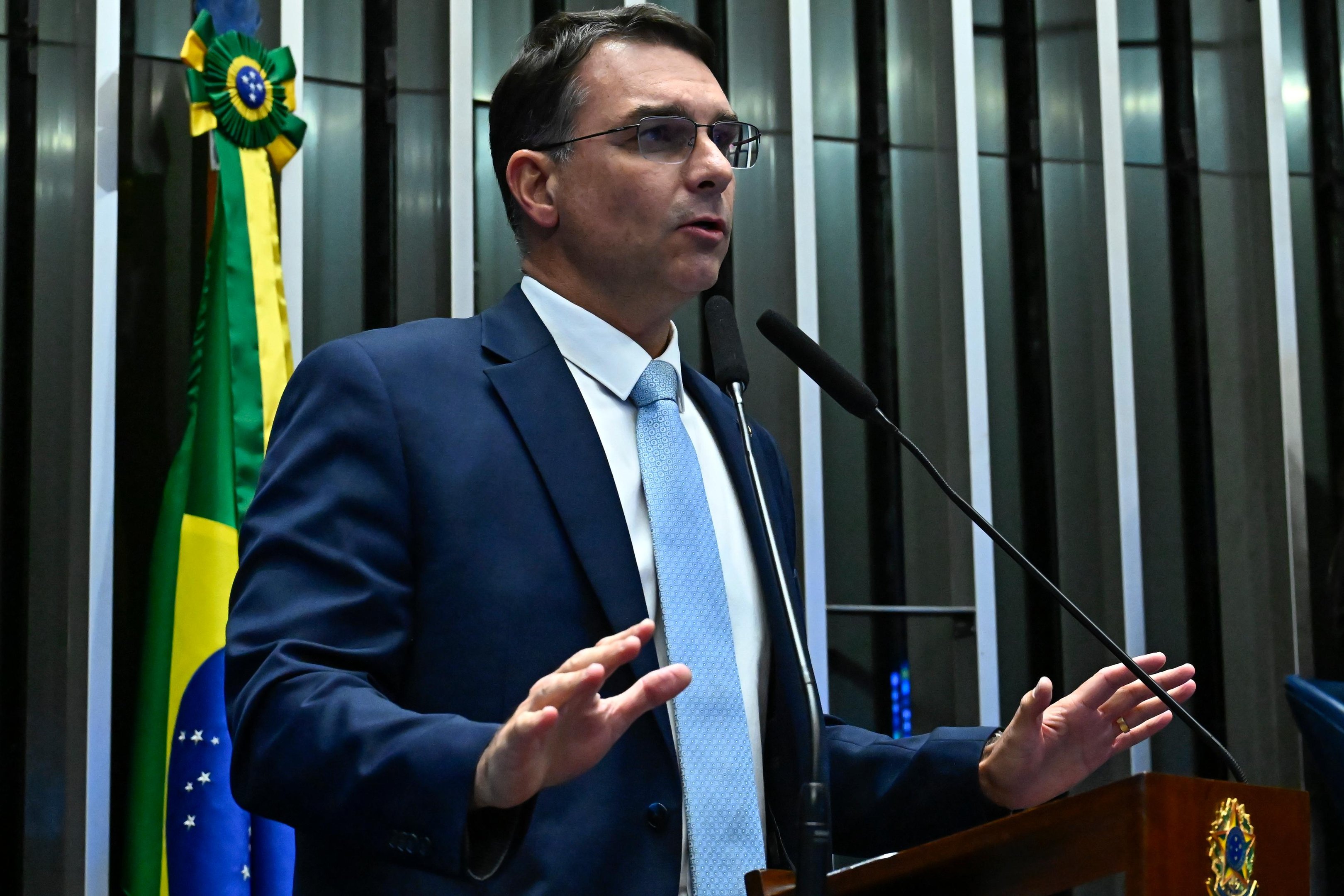 Fl&aacute;vio Bolsonaro diz que vai abrir m&atilde;o de seguran&ccedil;a da PF durante campanha eleitoral