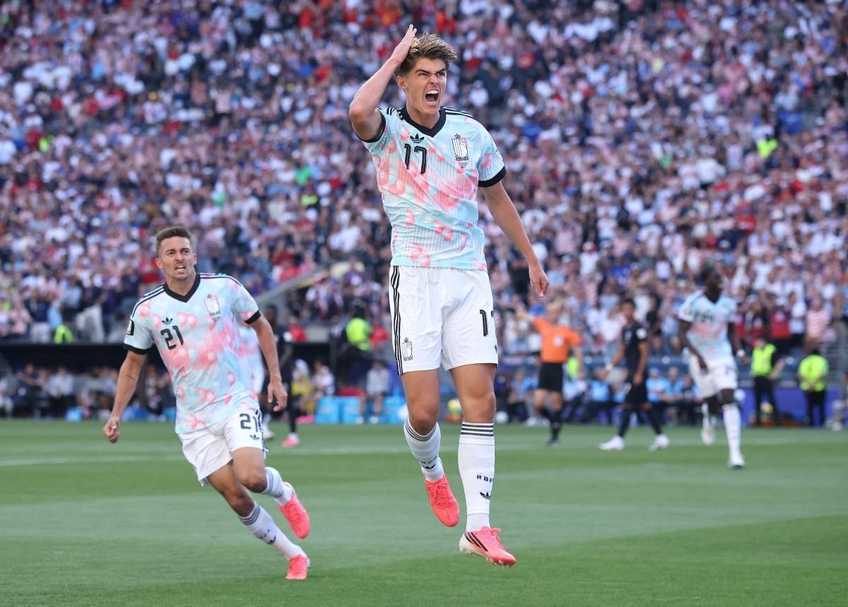 De Ketelaere marcou dois gols contra os Estados Unidos