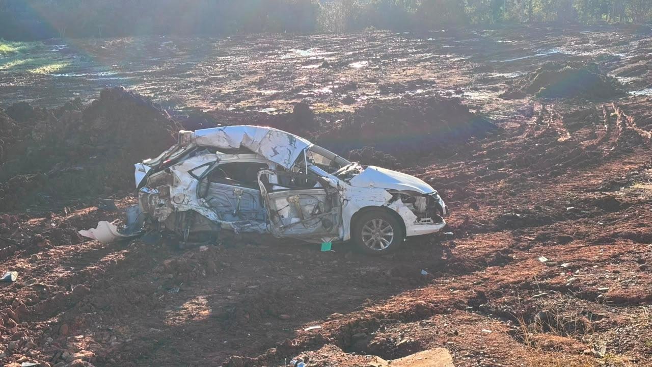 Motorista de 50 anos do autom&oacute;vel Chery Celer colidiu com um Mercedes-Benz 915, no km 185, na ERS 324, em Passo Fundo