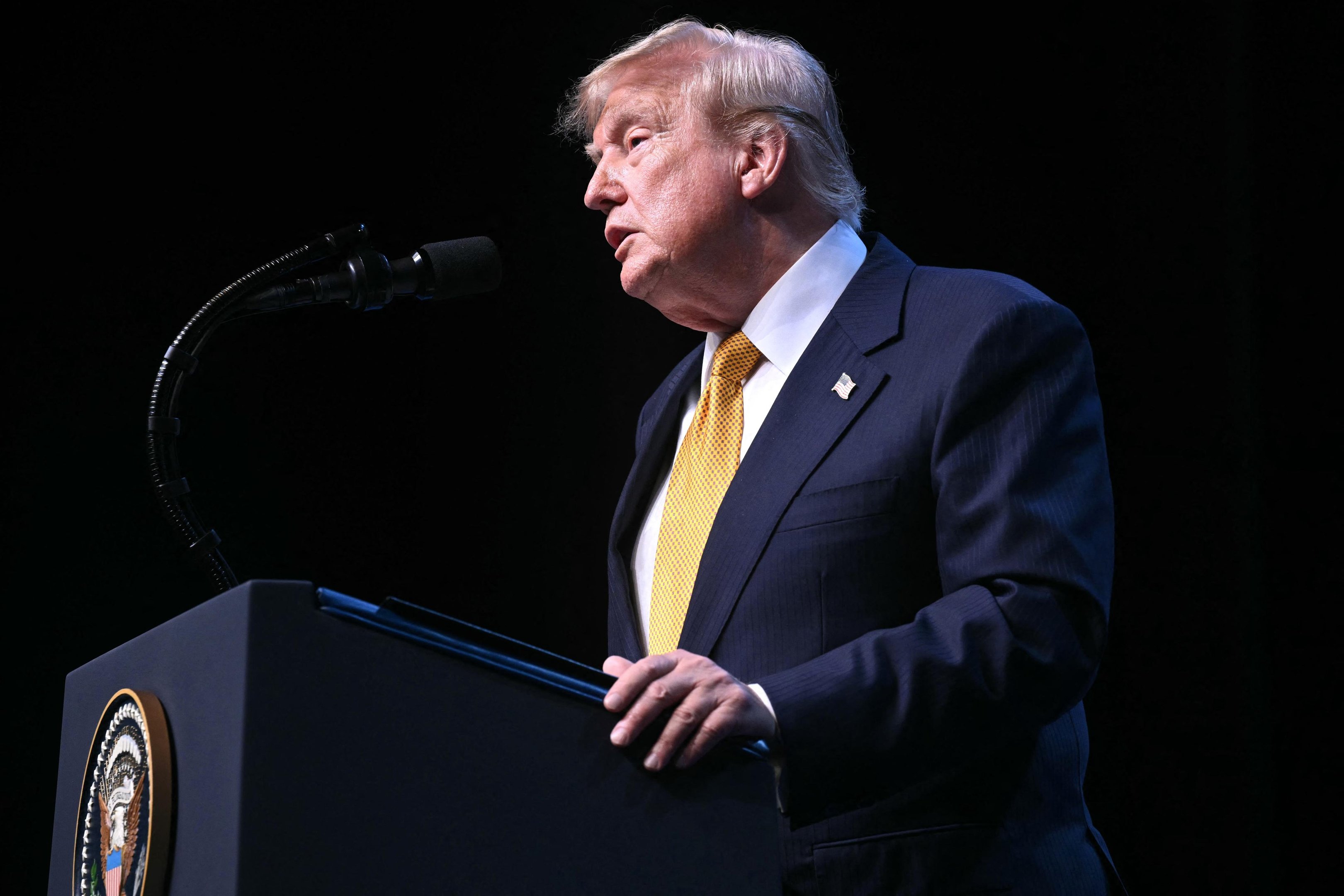 Trump muda o tom sobre Otan