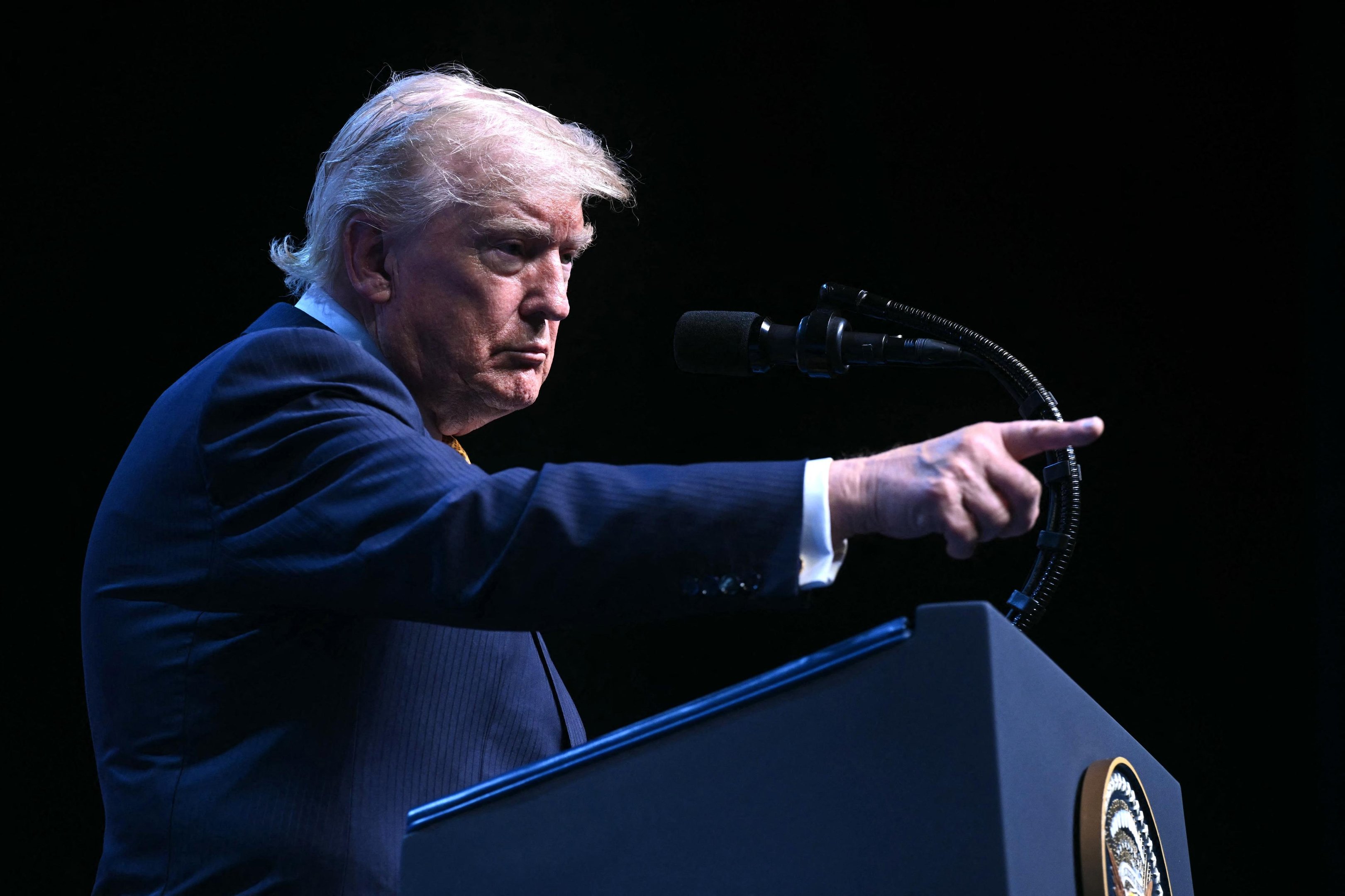 Trump se manifesta sobre guerra no Ir&atilde;
