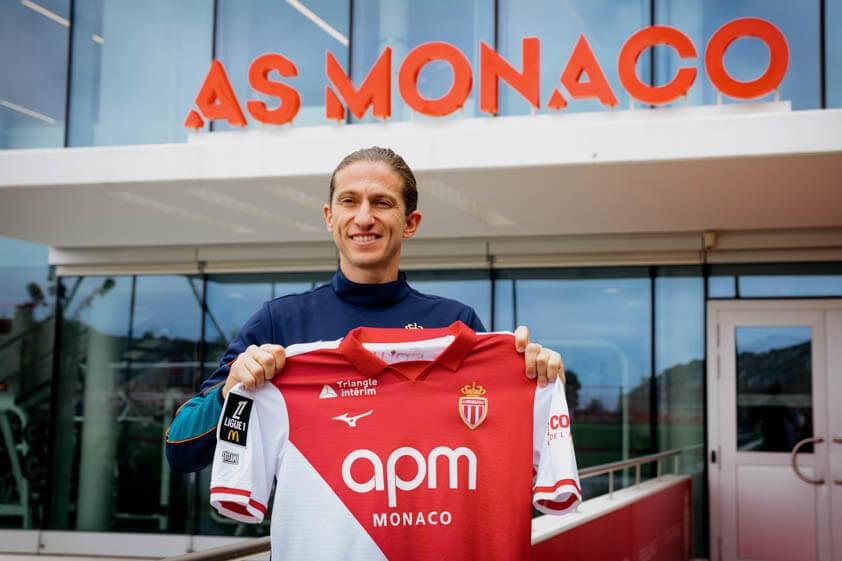 Filipe Lu&iacute;s assinou com o clube da Rocha pelas pr&oacute;ximas duas temporadas