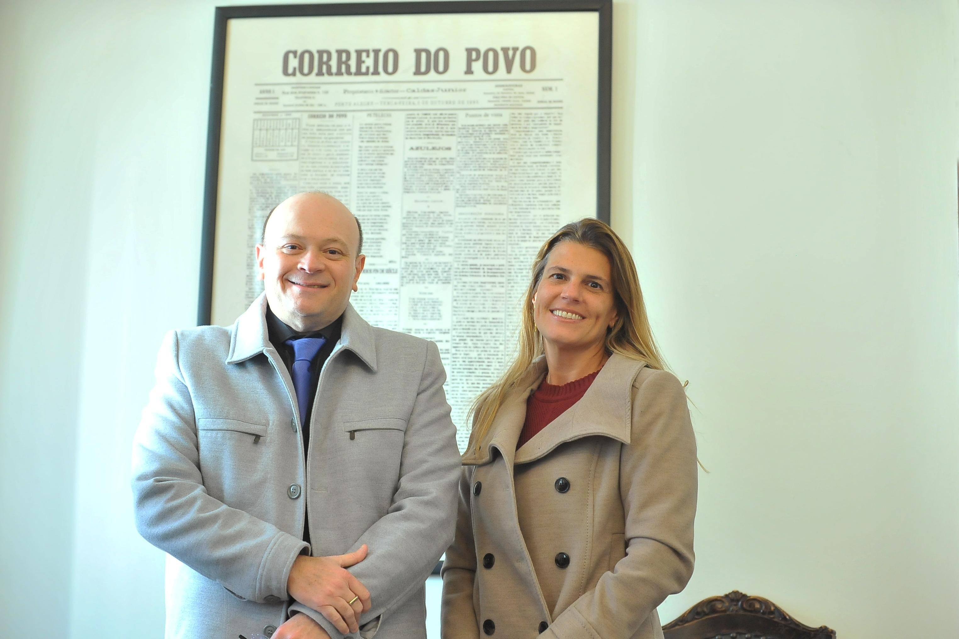 Diretora de Marketing e Neg&oacute;cios do Grupo Iter, Alessandra Issa, conhece os acervos do Correio do Povo