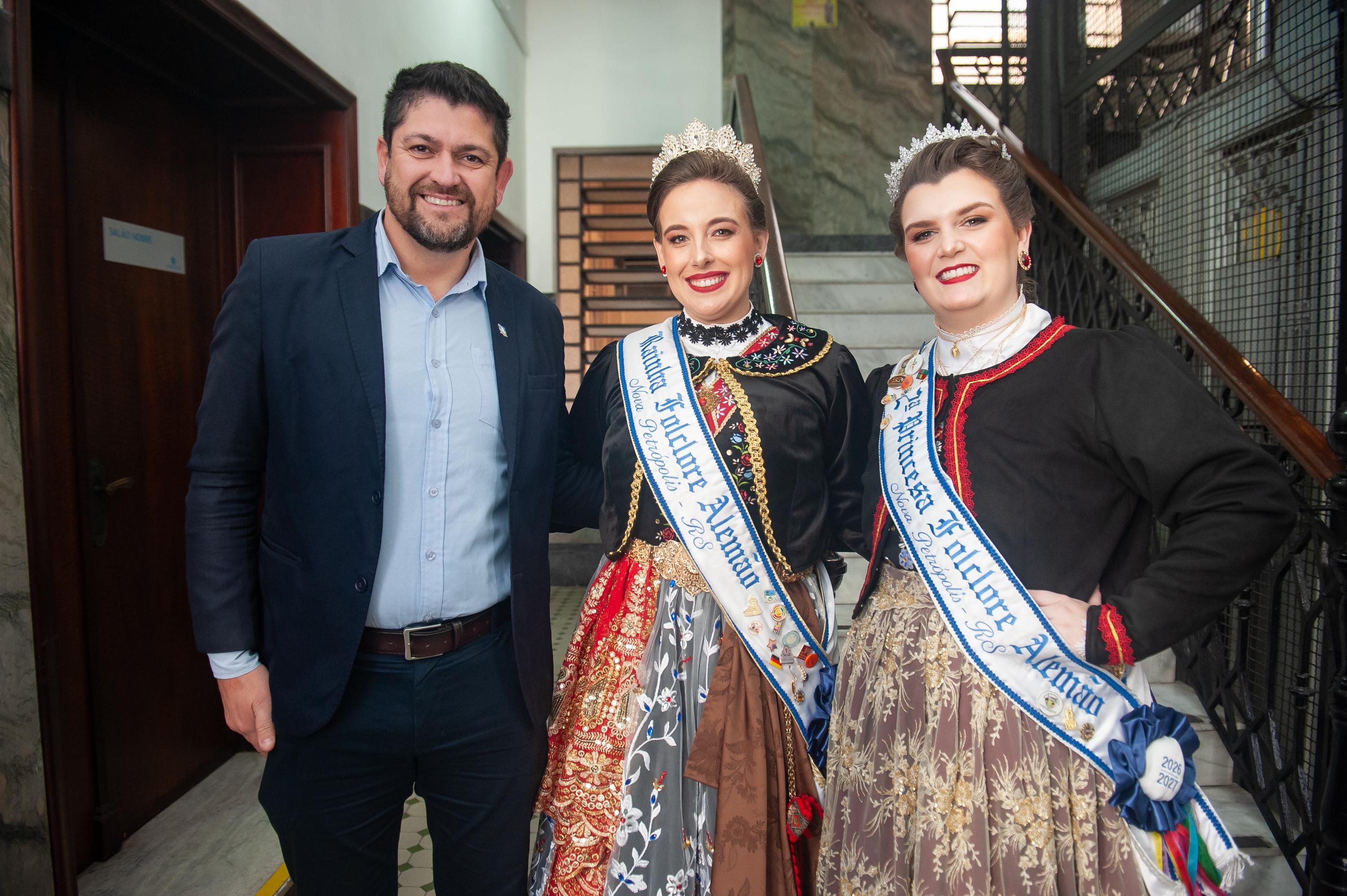 Comitiva do Festival Internacional de Folclore de Nova Petr&oacute;polis
