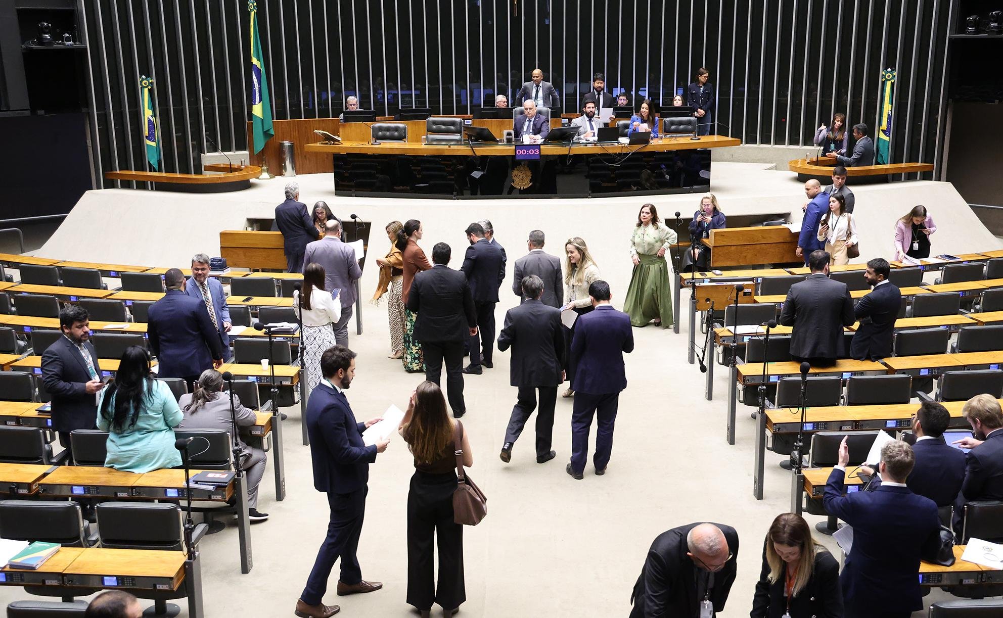 Aprovado em plen&aacute;rio, texto segue para aprecia&ccedil;&atilde;o do Senado
