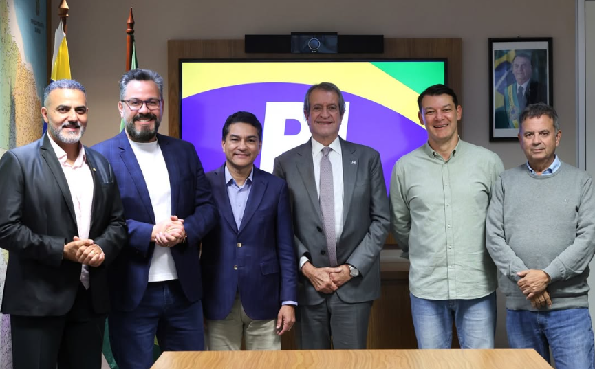O presidente do PL, Valdemar Costa Neto, e o coordenador-geral da pr&eacute;-campanha presidencial, o senador Rog&eacute;rio Marinho (PL-RN), se reuniram com lideran&ccedil;as para negociar a alian&ccedil;a