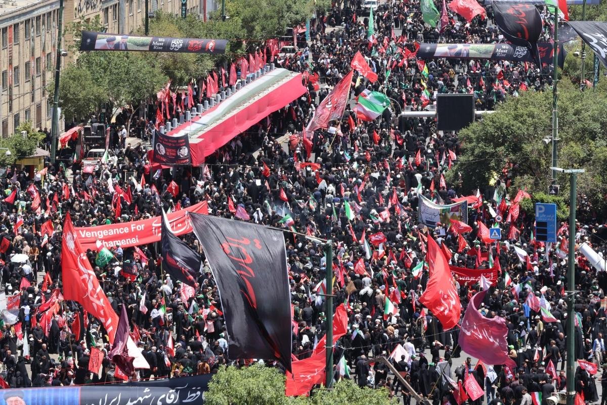 Ir&atilde; sepulta Ali Khamenei em meio a pedidos de &ldquo;vingan&ccedil;a&rdquo;
