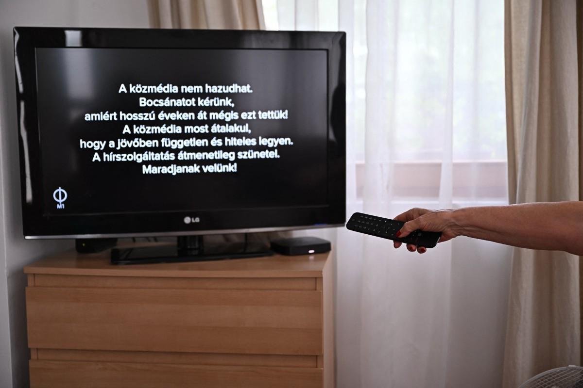 Canal M1 mostrou um comunicado afirmando que "a m&iacute;dia p&uacute;blica n&atilde;o deve mentir" e pedindo desculpas