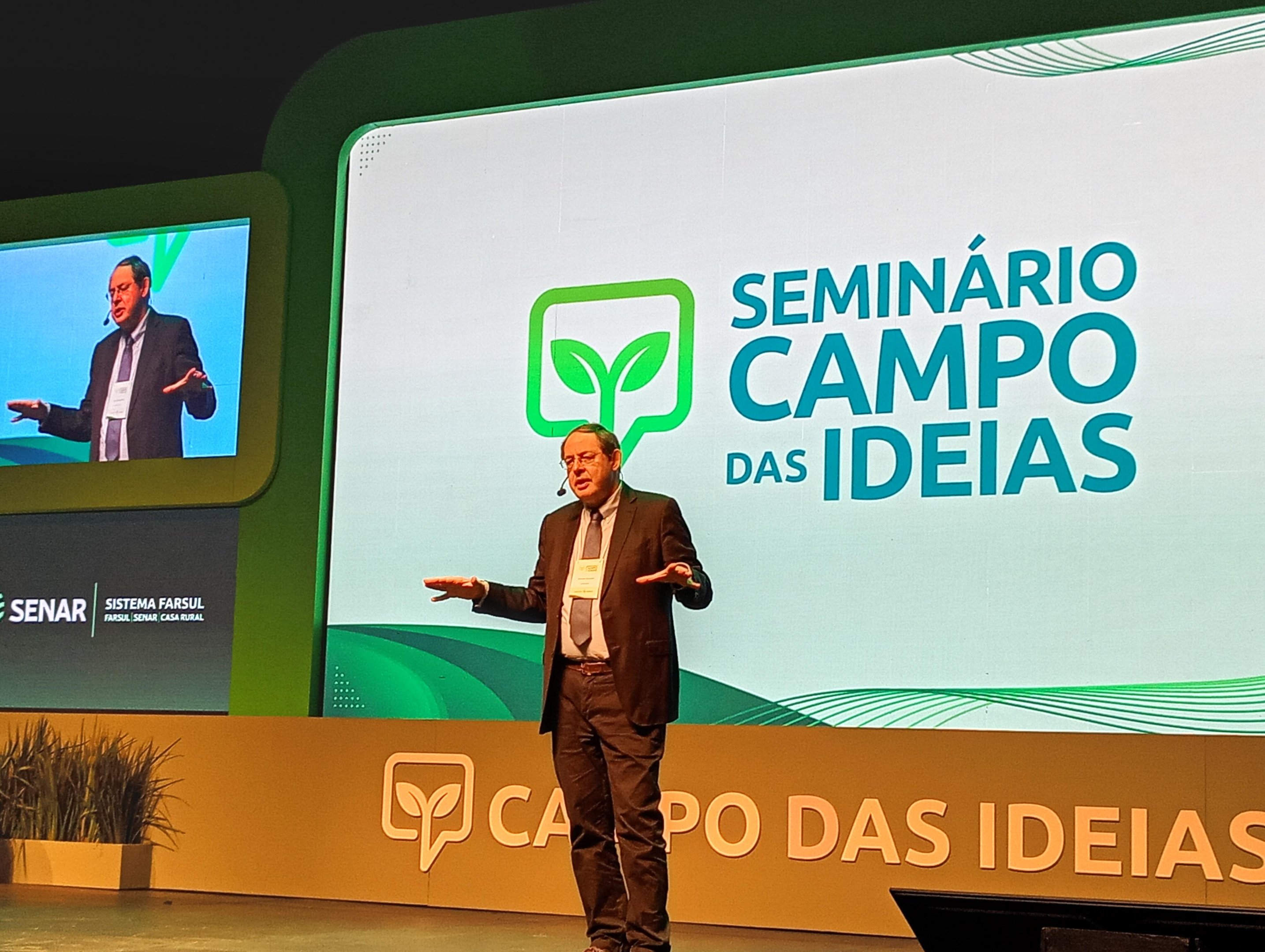 Eduardo Giannetti: "Temos uma potencial extraordin&aacute;rio na energia renov&aacute;vel, na transi&ccedil;&atilde;o energ&eacute;tica, energia solar, biocombust&iacute;vel, energia e&oacute;lica, hidrog&ecirc;nio verde"