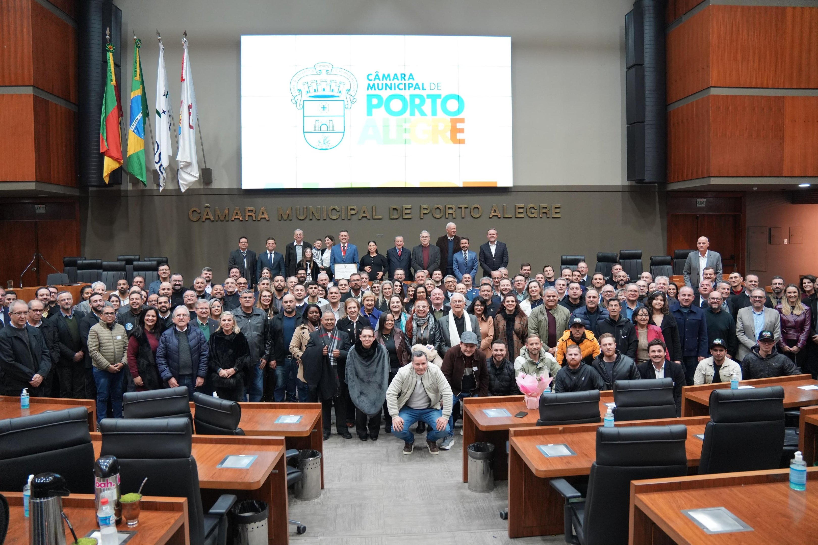 Autoridades pol&iacute;ticas e personalidades acompanharam a cerim&ocirc;nia