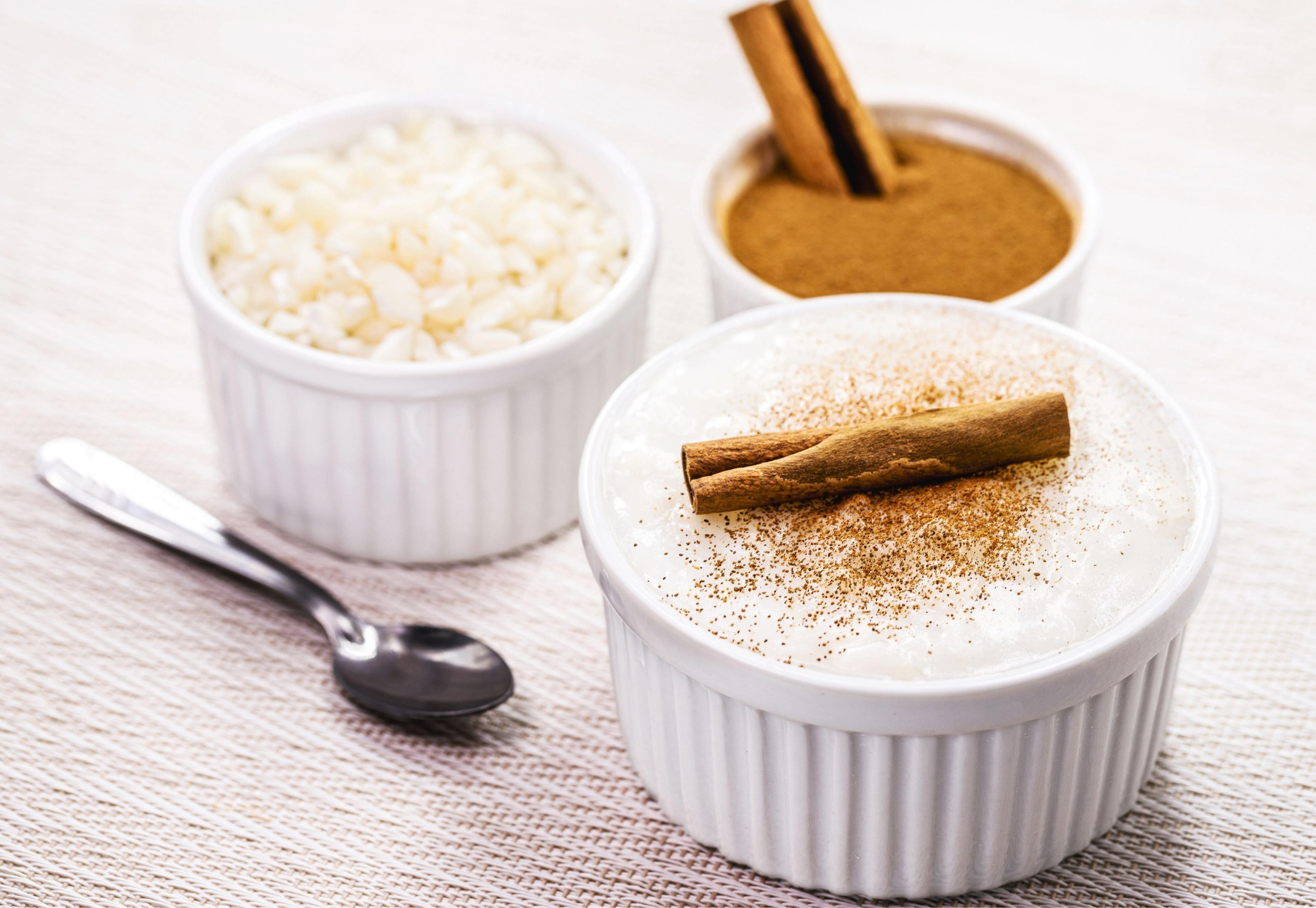 Cremoso e perfumado, o mungunz&aacute; doce combina milho branco, leite de coco e especiarias