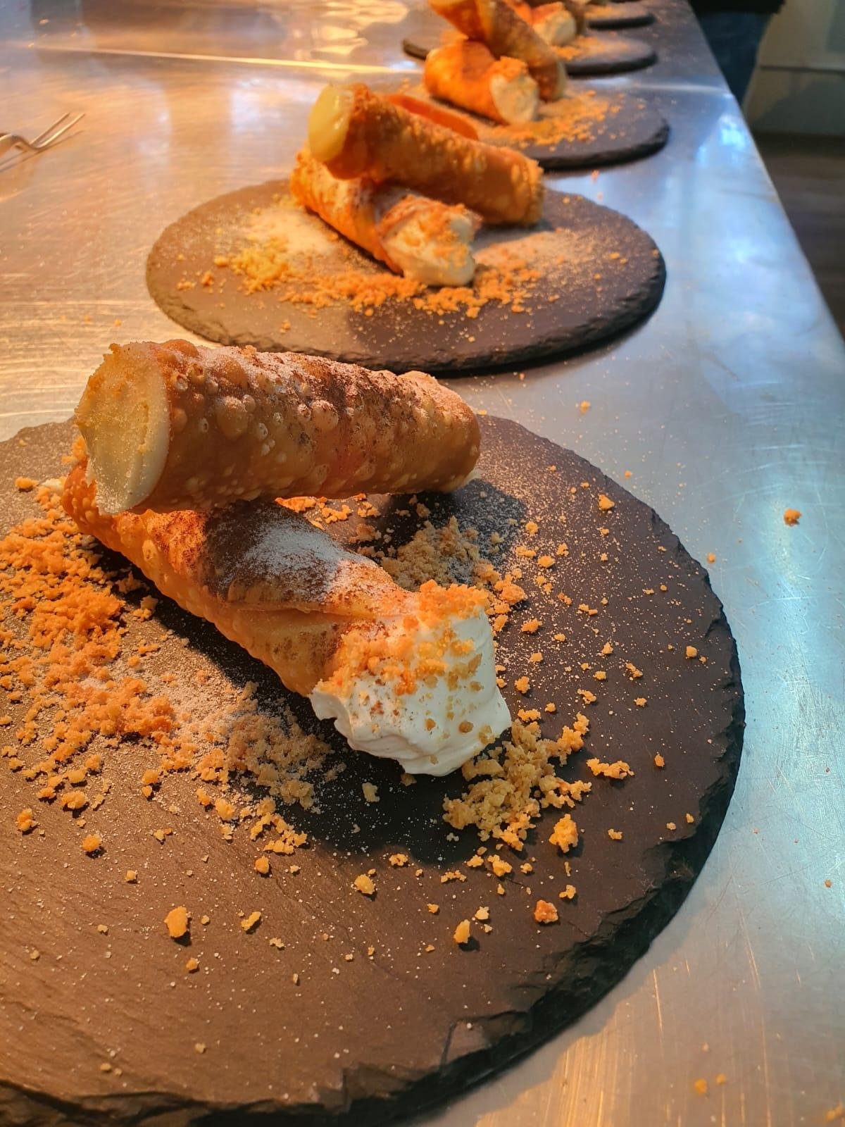 Combina&ccedil;&atilde;o da casquinha crocante com o recheio aveludado transforma o cannoli de creme de mascarpone com lim&atilde;o-siciliano em uma sobremesa refinada