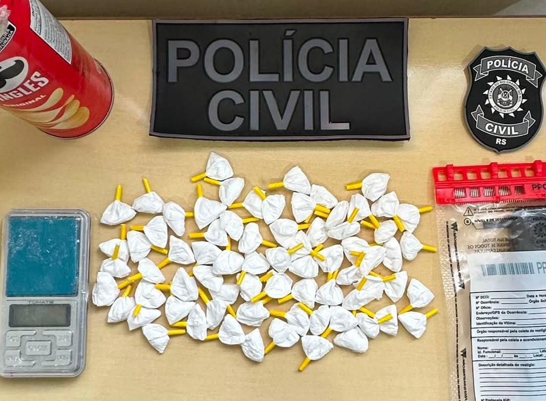 Al&eacute;m dos sete alvos da segunda fase da opera&ccedil;&atilde;o Meandro, um oitavo indiv&iacute;duo foi preso com drogas, balan&ccedil;a de precis&atilde;o e outros equipamentos