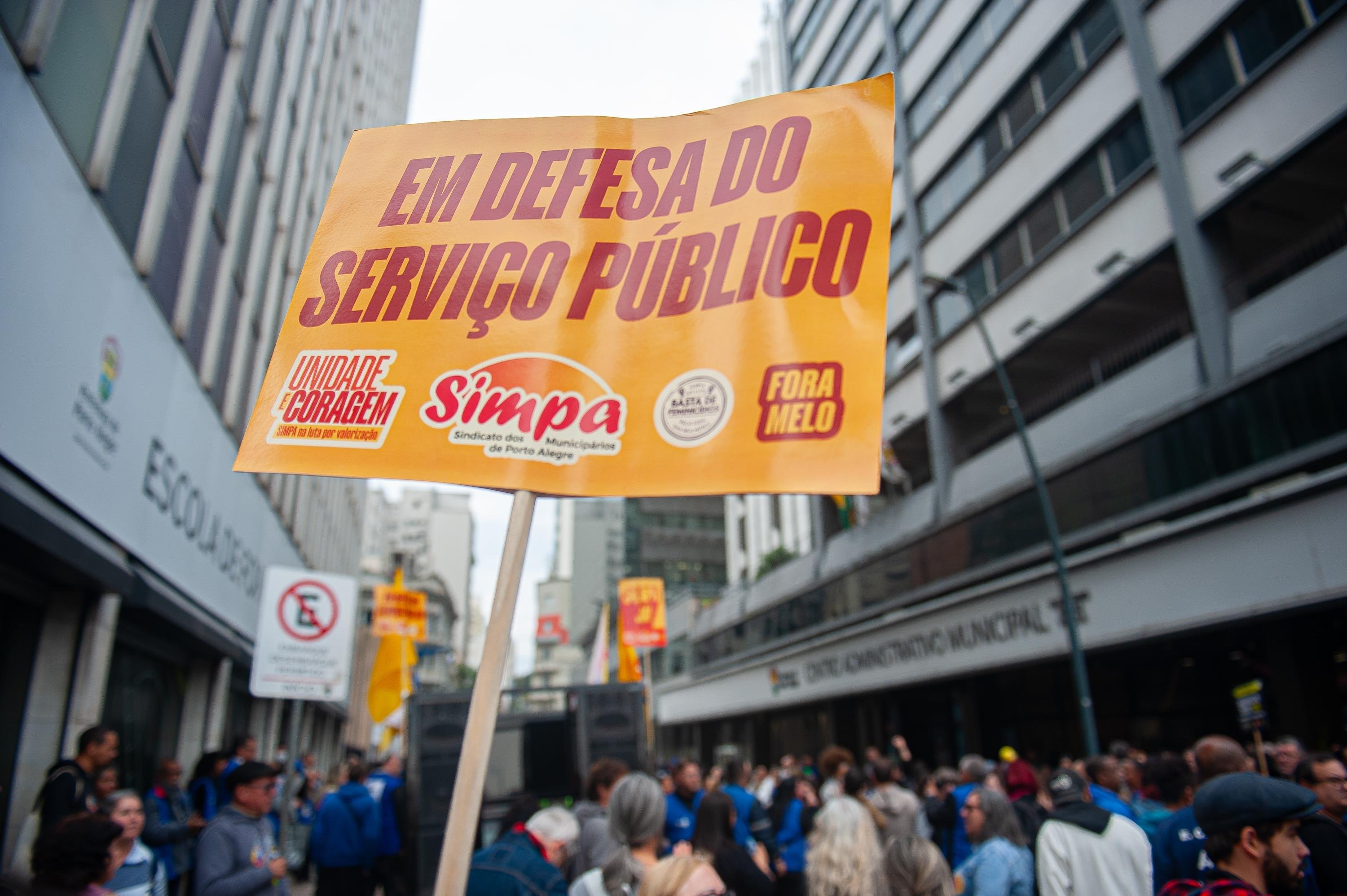Servidores reivindicam reposi&ccedil;&atilde;o salarial e denunciam precariza&ccedil;&atilde;o do servi&ccedil;o p&uacute;blico