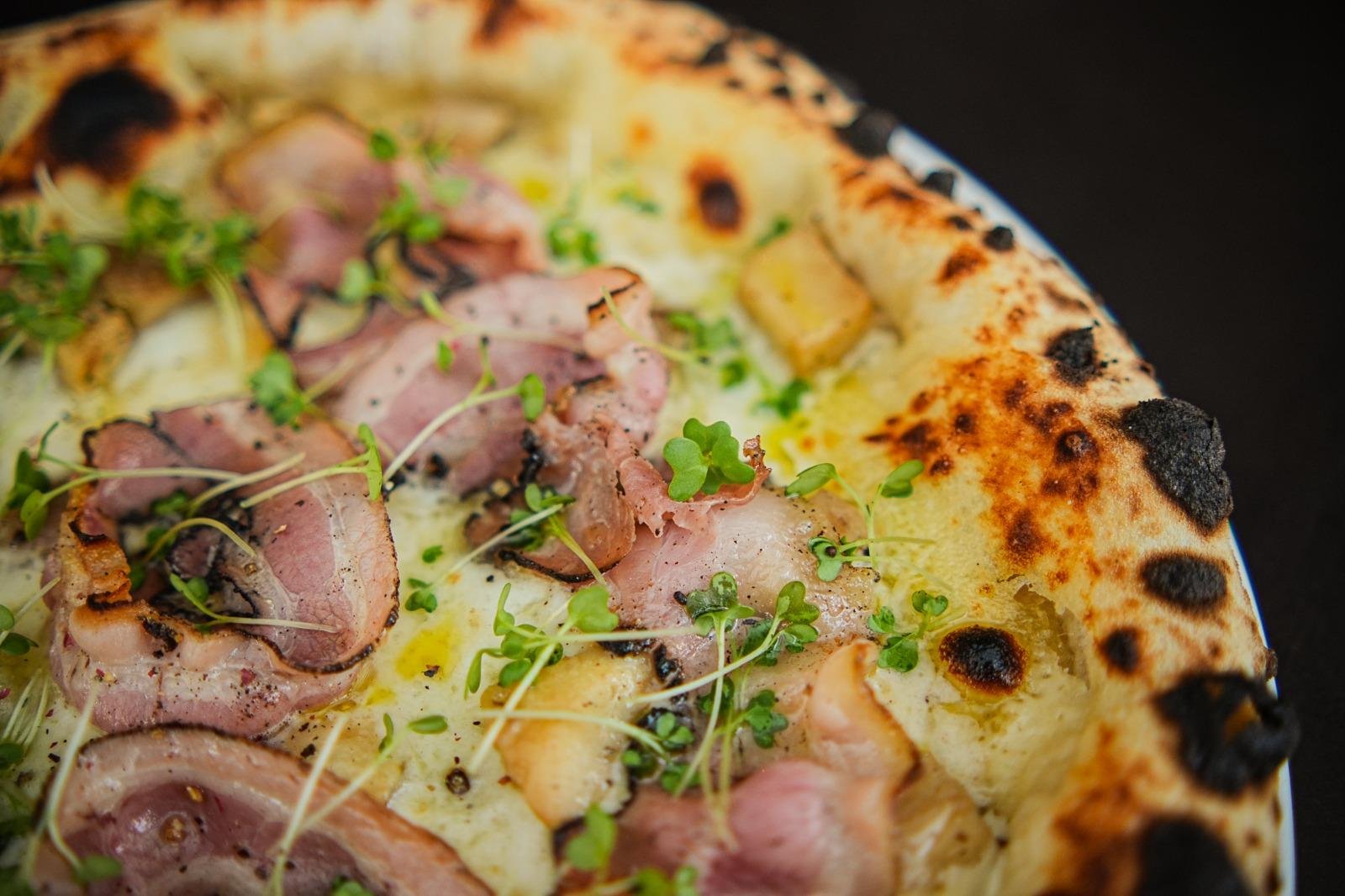 Com op&ccedil;&otilde;es que v&atilde;o das receitas cl&aacute;ssicas &agrave;s mais inovadoras, as pizzarias da cidade se preparam para receber os apaixonados pela iguaria