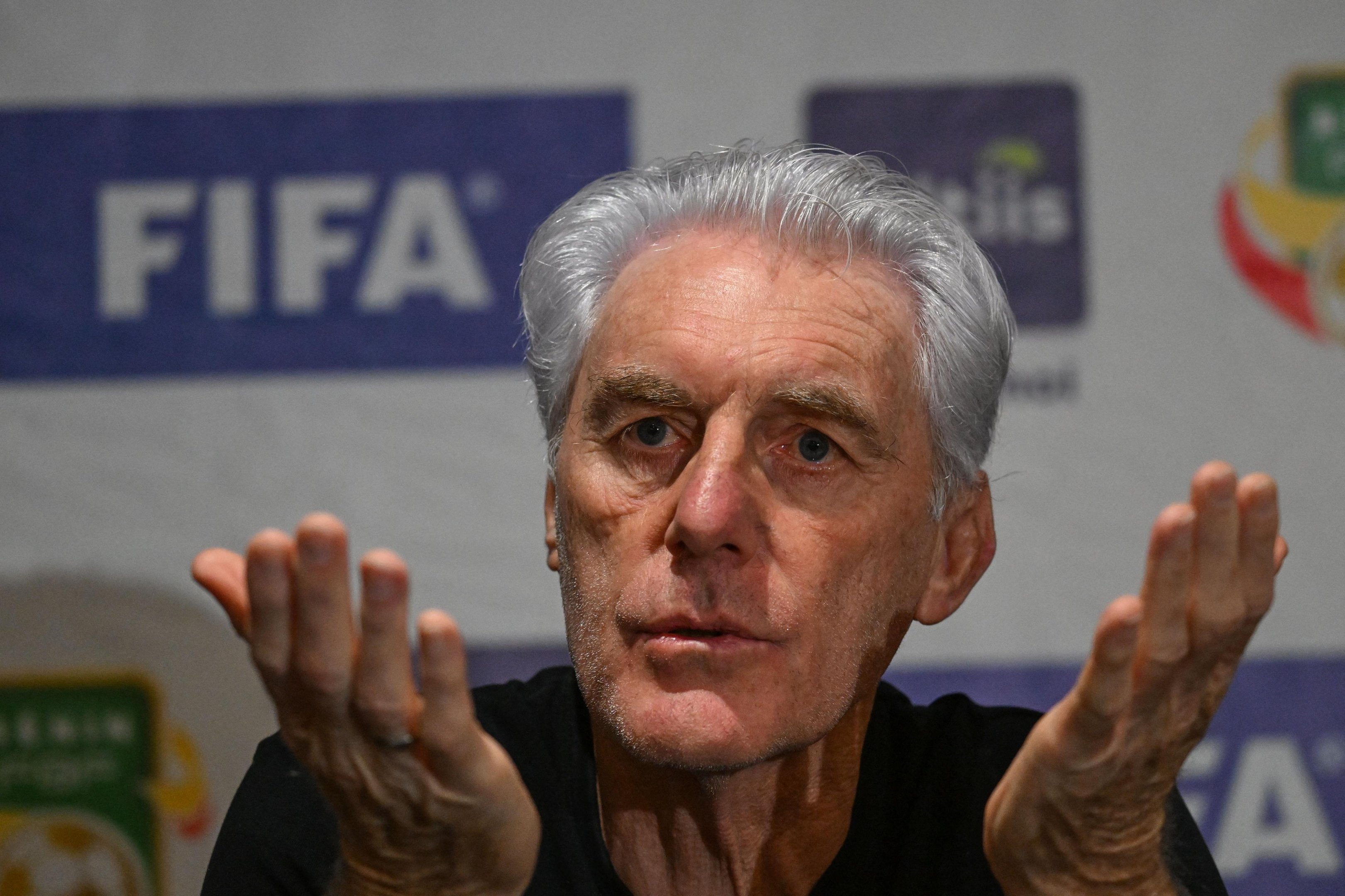 Broos foi nomeado t&eacute;cnico da sele&ccedil;&atilde;o da &Aacute;frica do Sul em maio de 2021