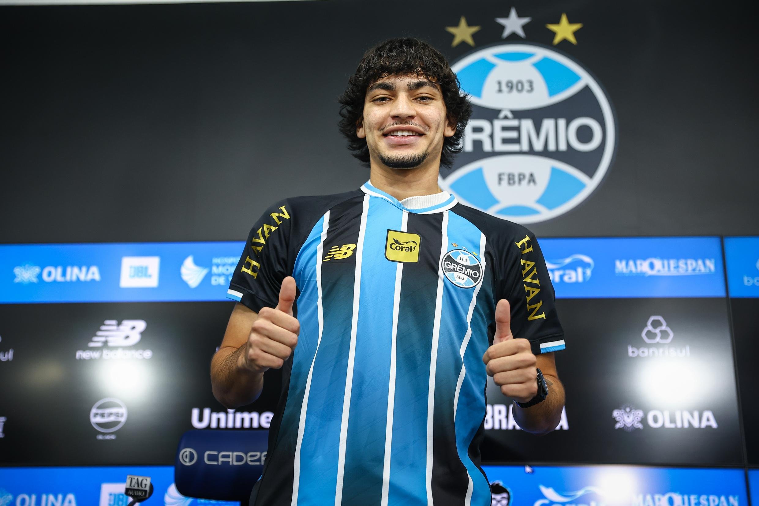 Matheus Nascimento foi apresentado oficialmente no Tricolor