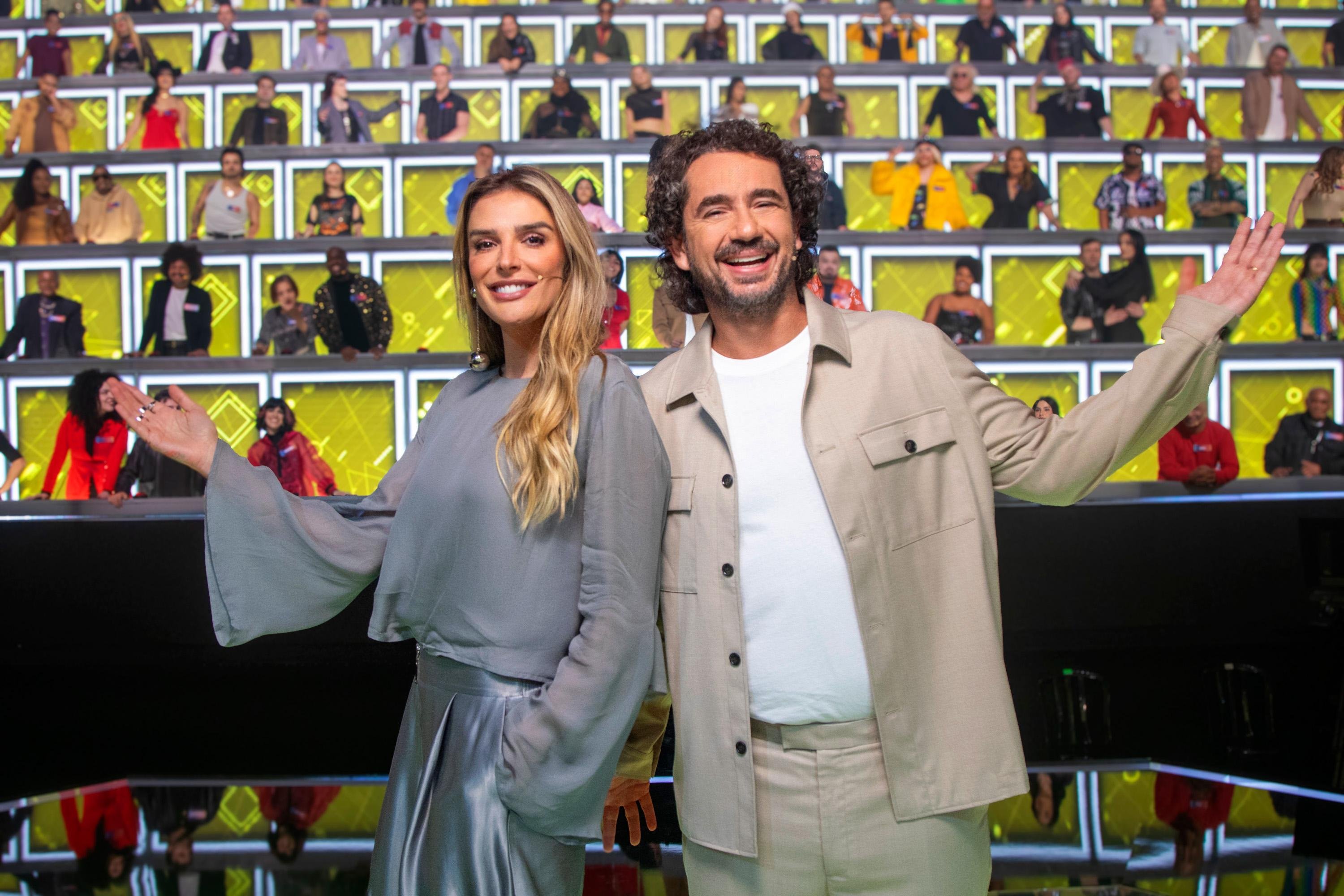 Rafa Brites e Felipe Andreoli apresentam o programa 'Canta Comigo Teen'