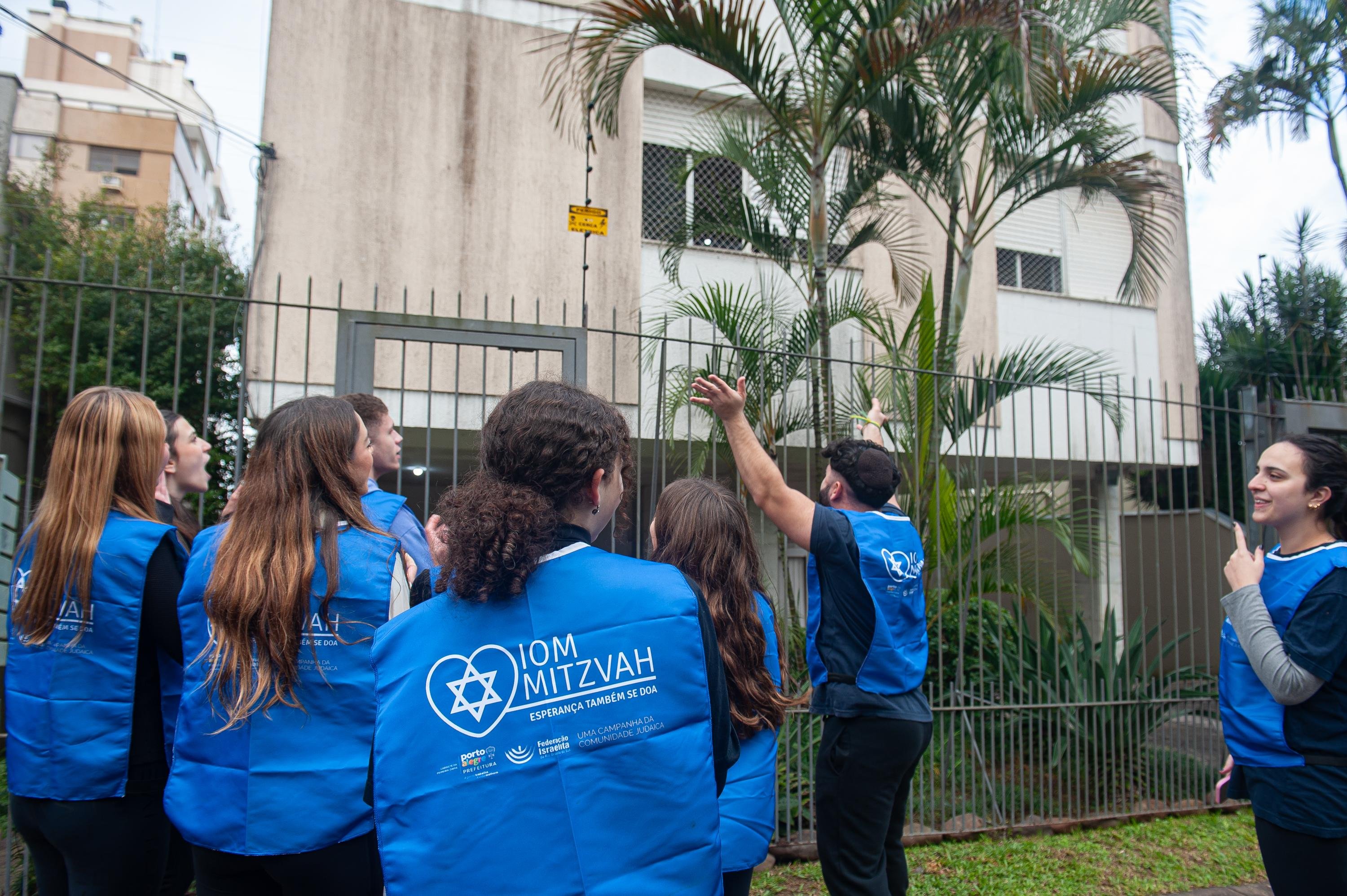 Equipes percorreram ruas e avenidas de Porto Alegre para arrecadar donativos para a Campanha do Agasalho