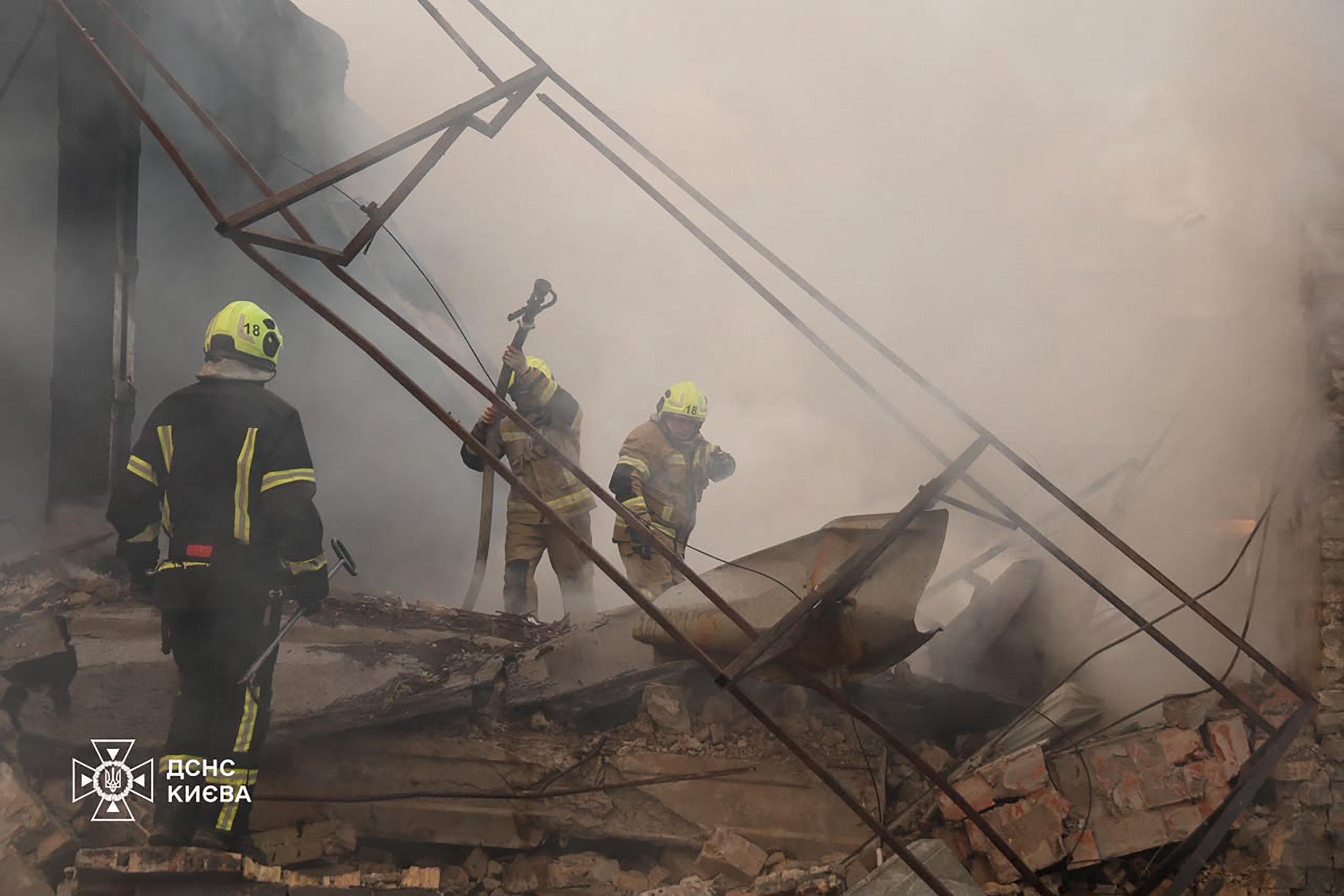 Ataques deixam destrui&ccedil;&atilde;o na Ucr&acirc;nia