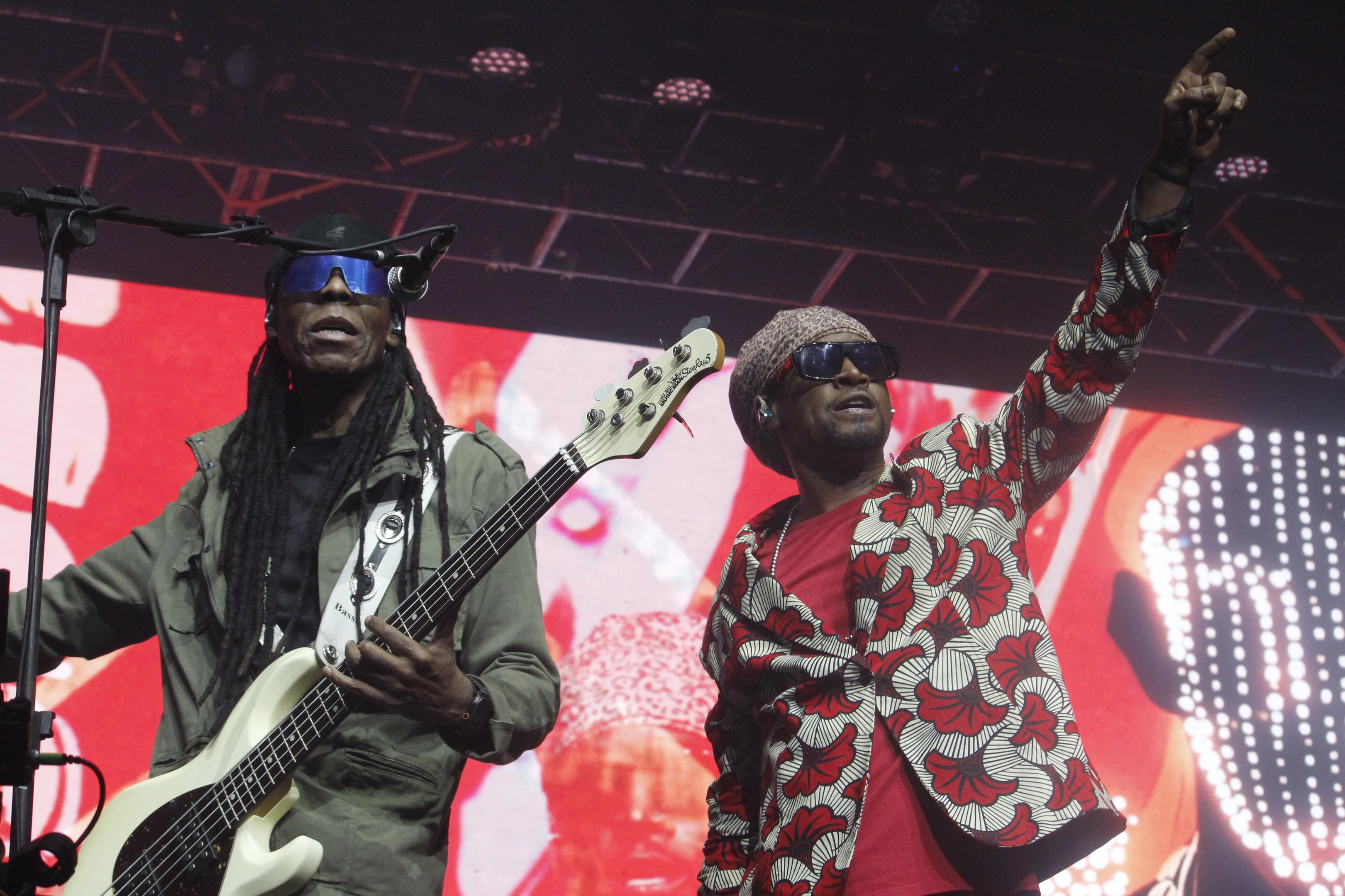Bino Farias e Toni Garrido, com o Cidade Negra, encheram de reggae Brasil e nostalgia as 3,2 mil pessoas que vibraram no Ara&uacute;jo Vianna, neste s&aacute;bado, 11 de julho
