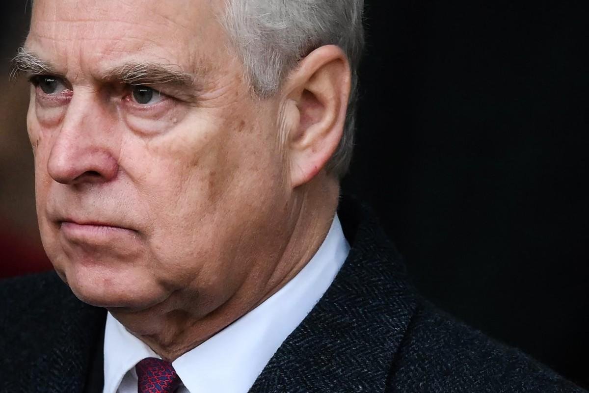 Protesto considera quest&otilde;es sem resposta sobre a amizade do ex-pr&iacute;ncipe Andrew com o falecido criminoso Jeffrey Epstein