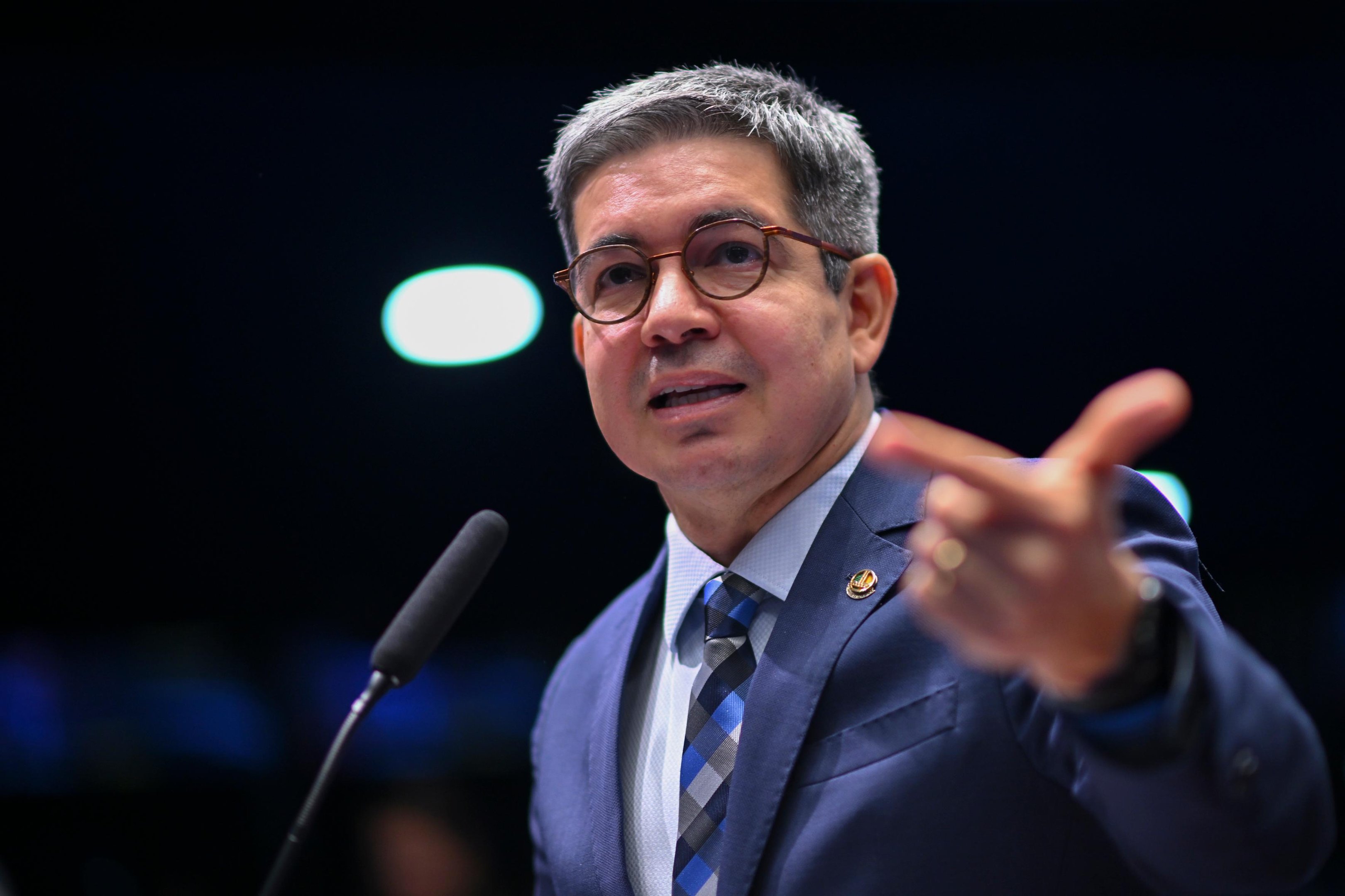 L&iacute;der do governo no Congresso, senador Randolfe Rodrigues (PT-AP)