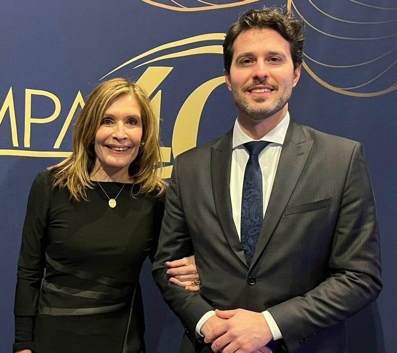 M&ocirc;nica Leal e F&aacute;bio Rachelle na comemora&ccedil;&atilde;o dos 40 anos da Associa&ccedil;&atilde;o dos Procuradores do Mun&iacute;cipio de Porto Alegre