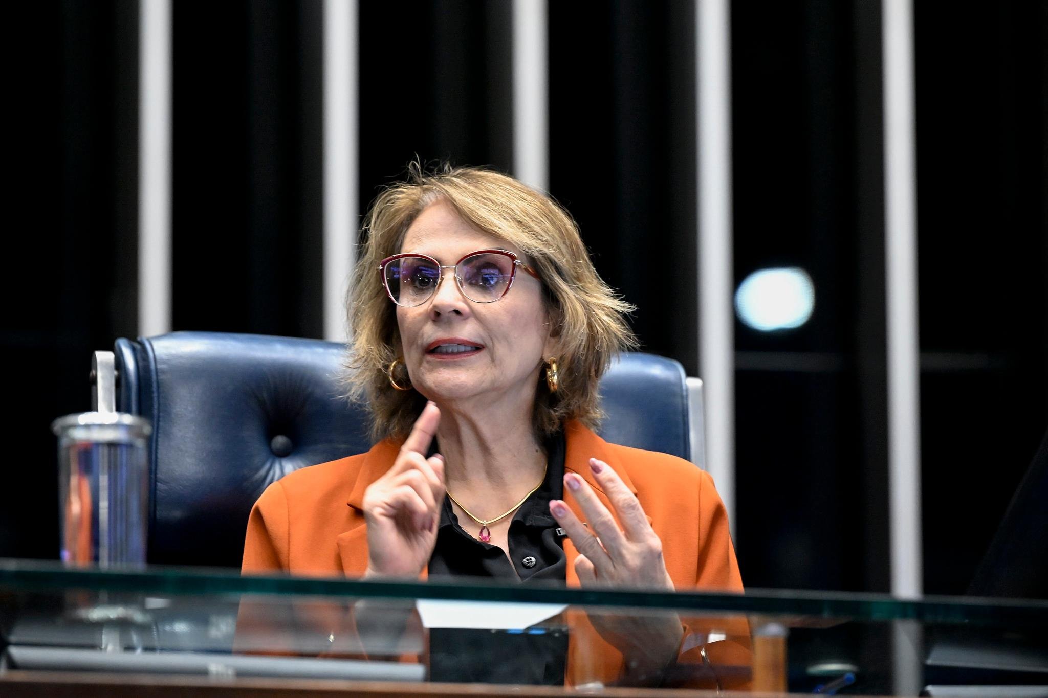 Damares afirmou que foi, mais uma vez, v&iacute;tima de "fogo amigo"
